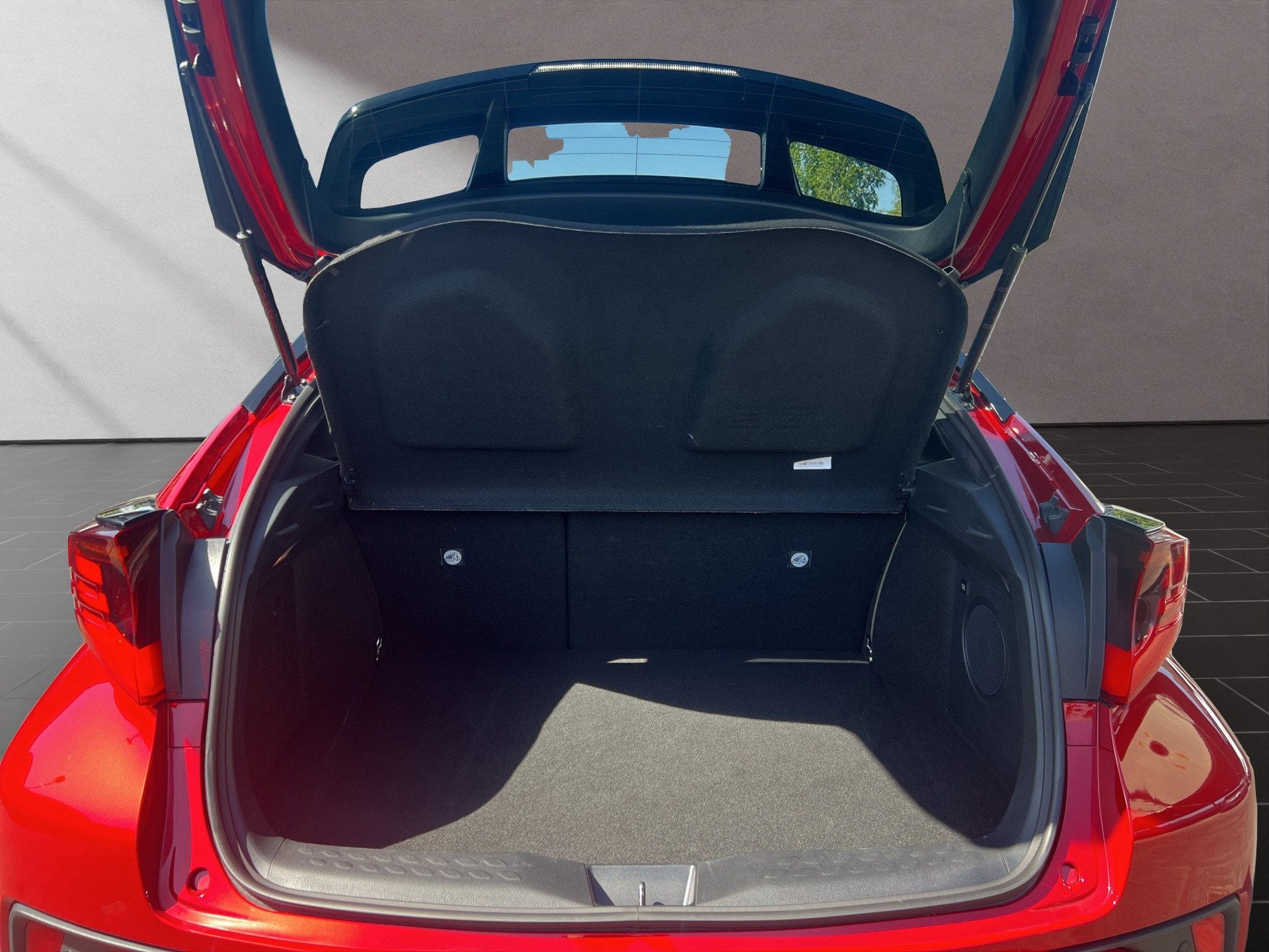 TOYOTA C-HR 2.0 VVTi HSD Move-image-10
