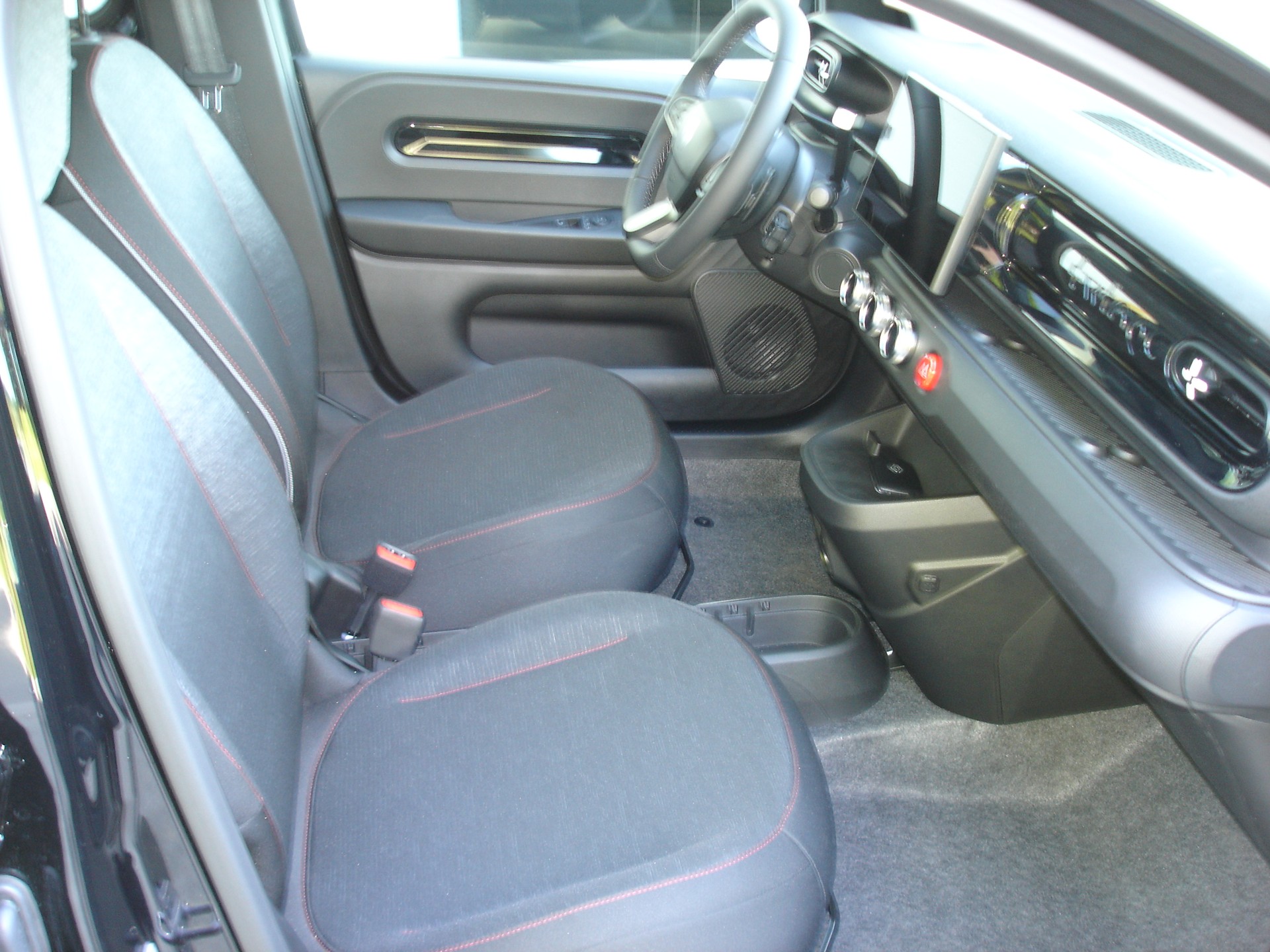 RENAULT Twingo E-Tech 27kWh Techno-image-9