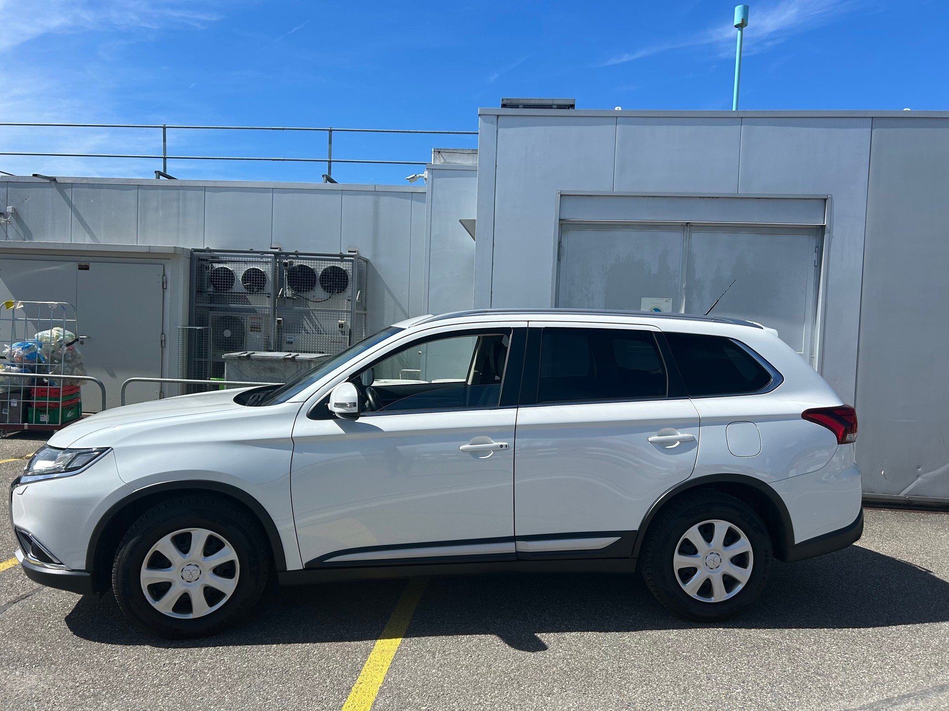 MITSUBISHI Outlander 2.2 DID Diamond 4WD Automatic-image-9