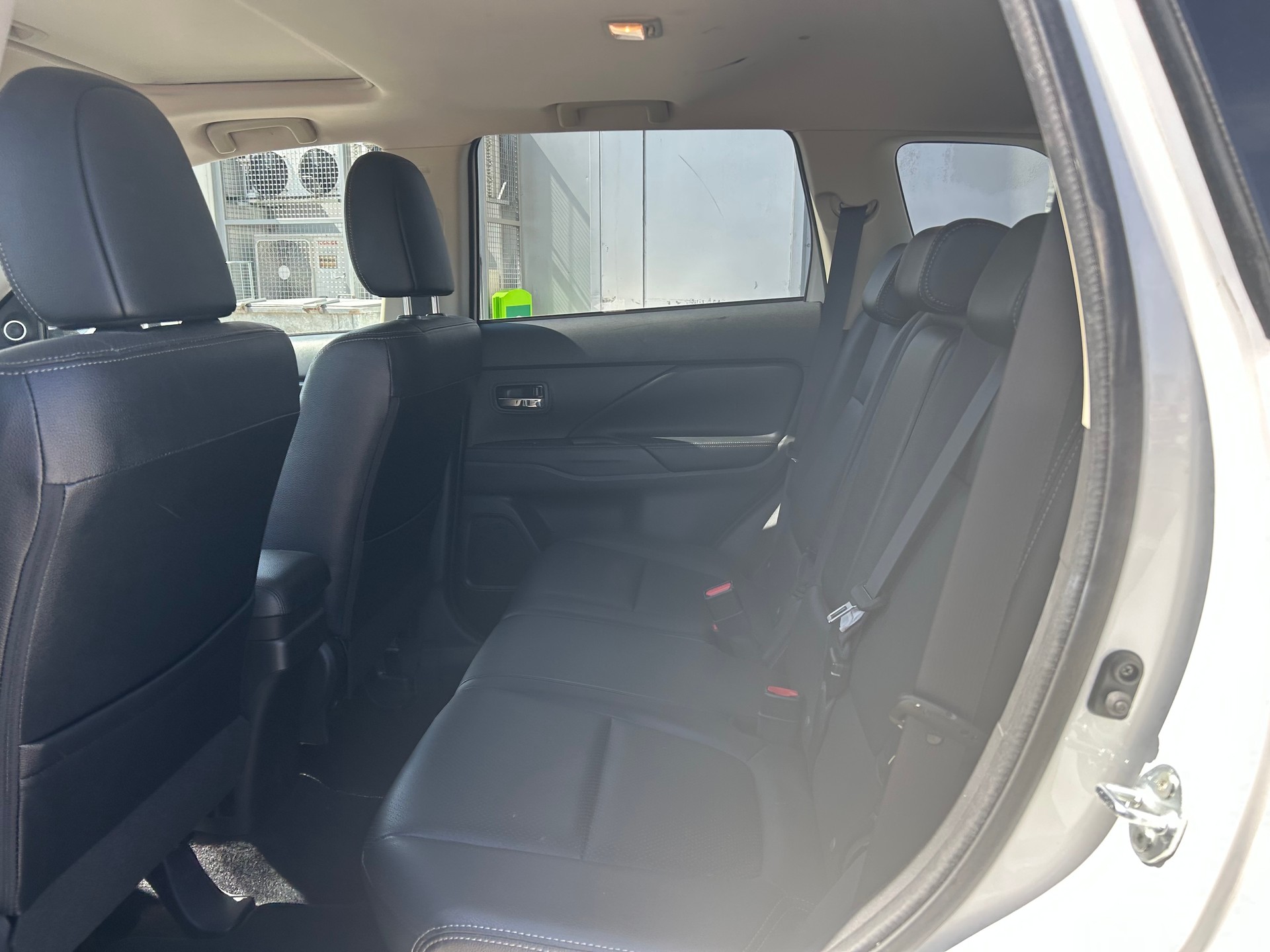 MITSUBISHI Outlander 2.2 DID Diamond 4WD Automatic-image-10