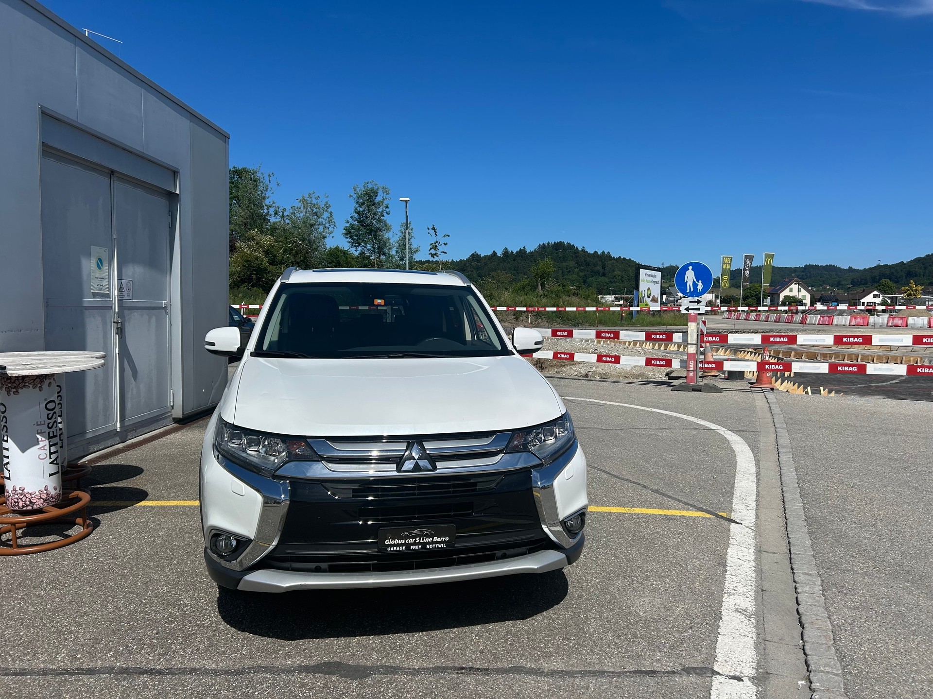 MITSUBISHI Outlander 2.2 DID Diamond 4WD Automatic-image-0