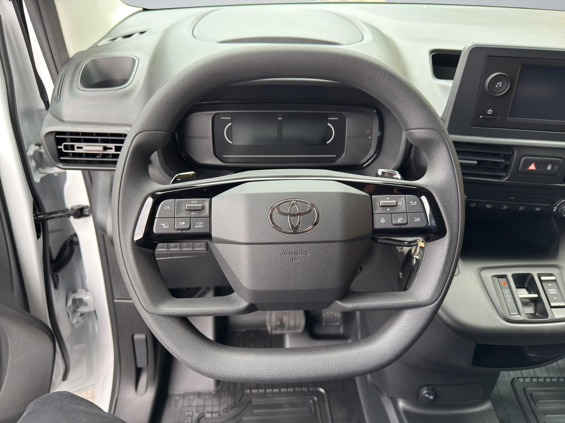 TOYOTA PROACE CITY Van L1 52KWh Active-image-9