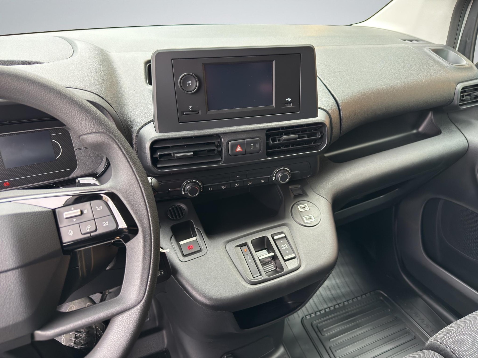 TOYOTA PROACE CITY Van L1 52KWh Active-image-11