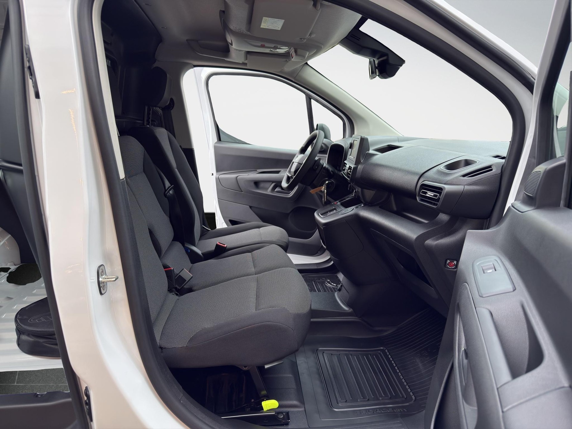 TOYOTA PROACE CITY Van L1 52KWh Active-image-15