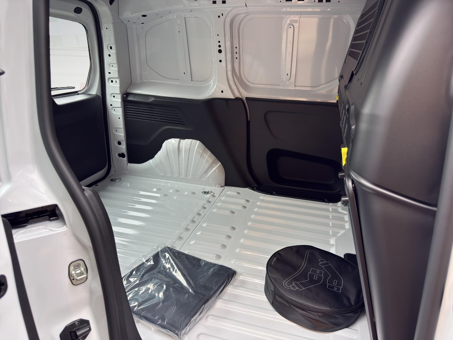 TOYOTA PROACE CITY Van L1 52KWh Active-image-14