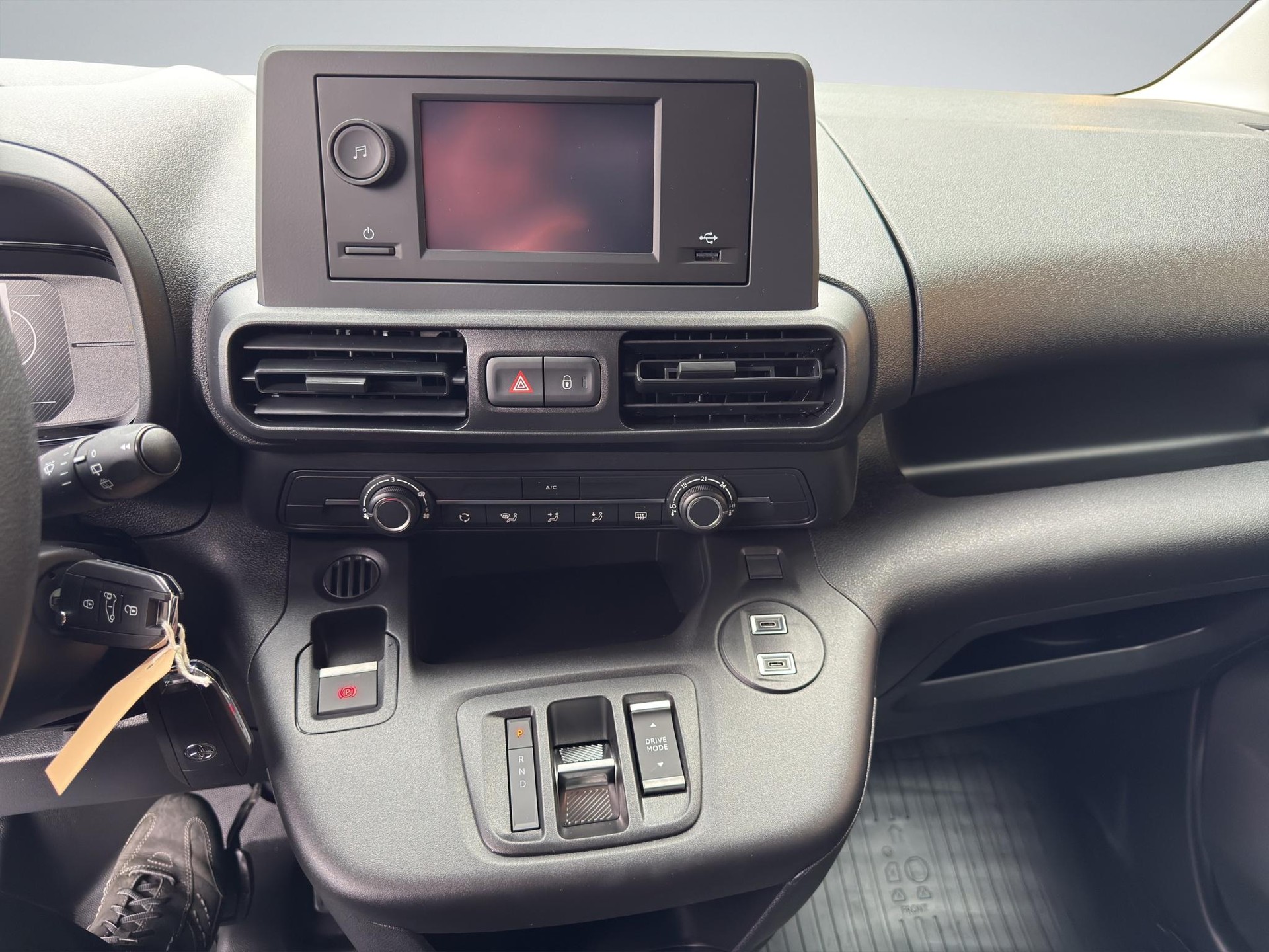 TOYOTA PROACE CITY Van L1 52KWh Active-image-12