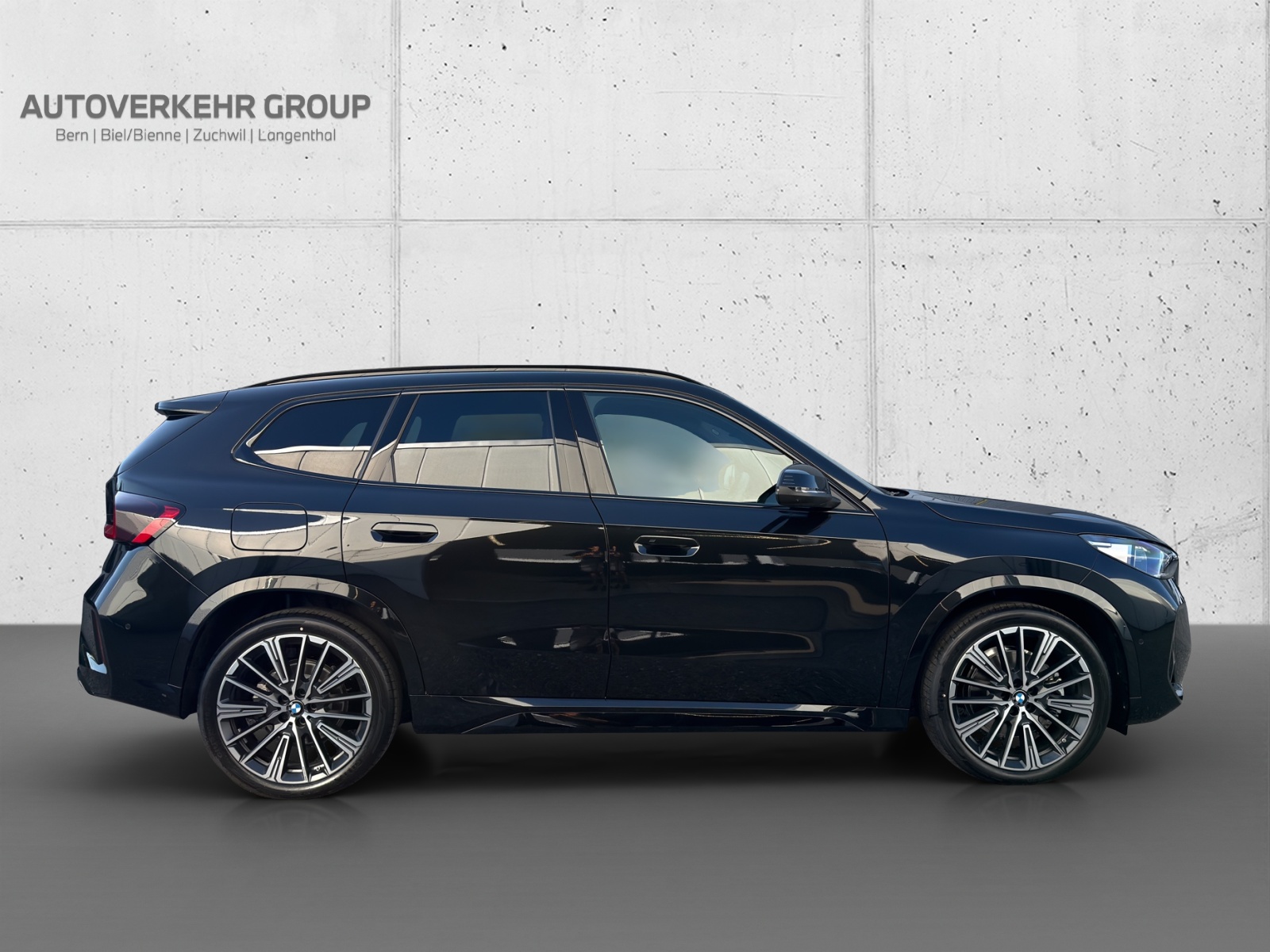 BMW iX1 xDrive 30 Ed. M Sport-image-5