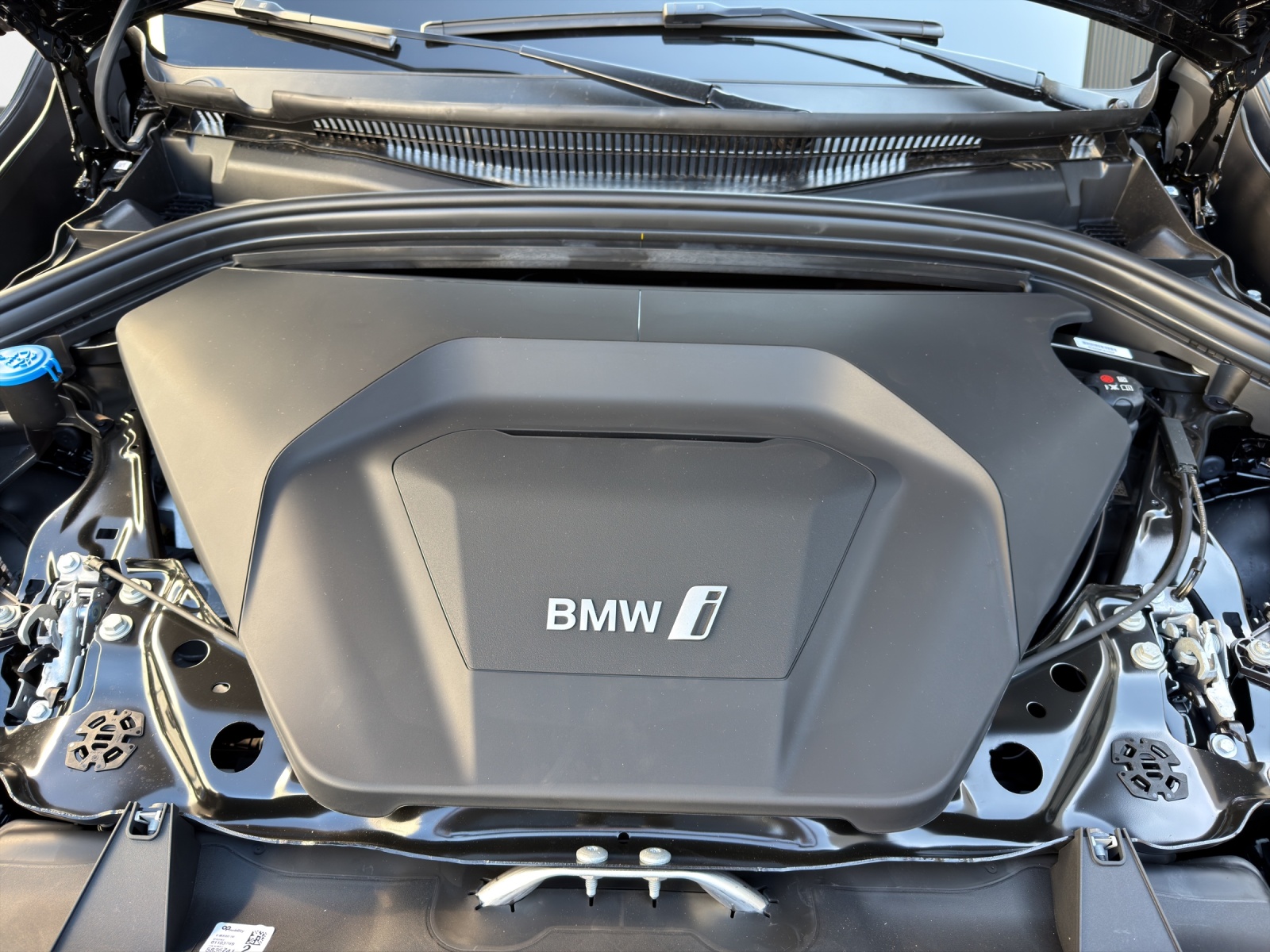 BMW iX1 xDrive 30 Ed. M Sport-image-9