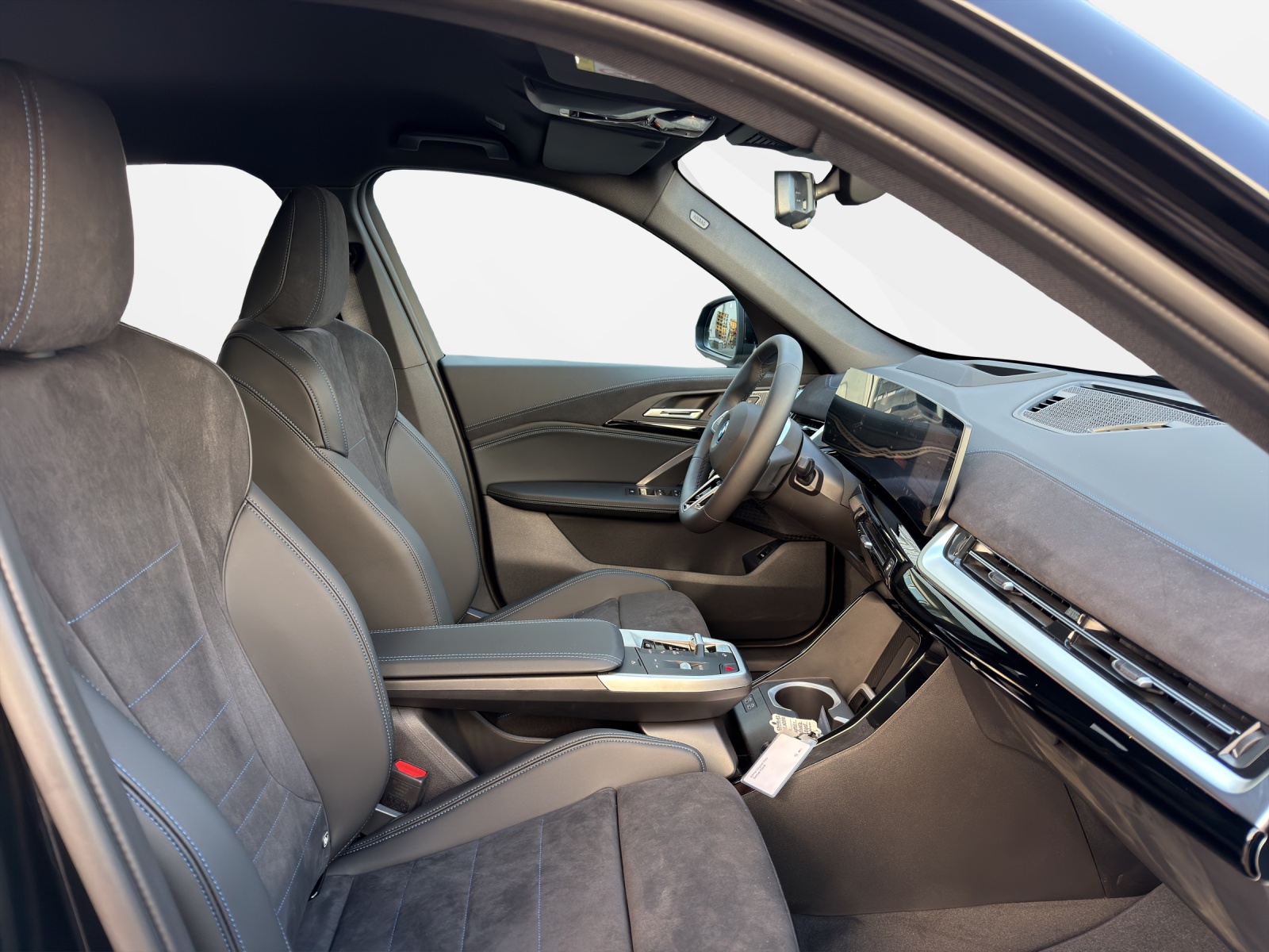 BMW iX1 xDrive 30 Ed. M Sport-image-17