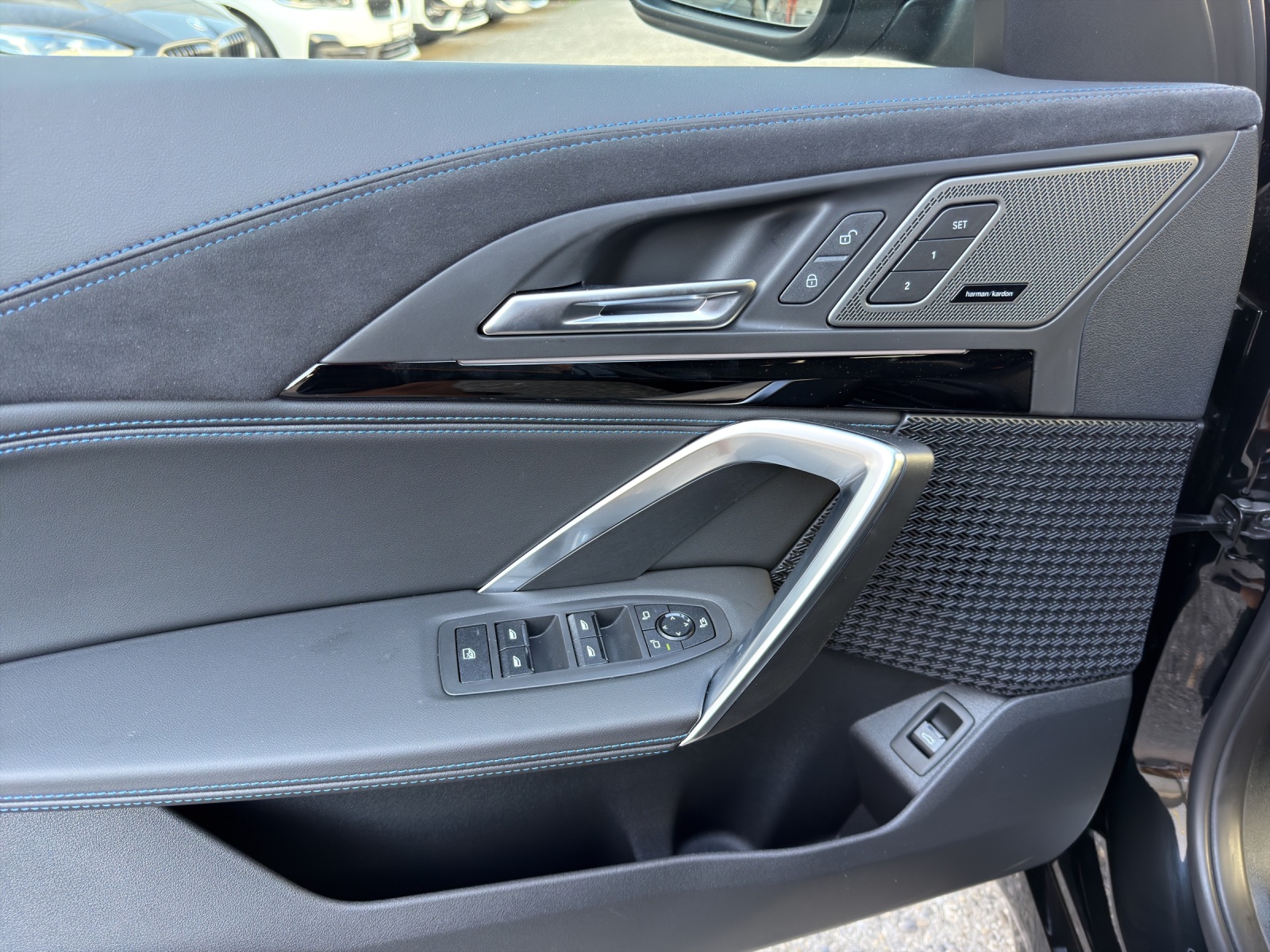 BMW iX1 xDrive 30 Ed. M Sport-image-19