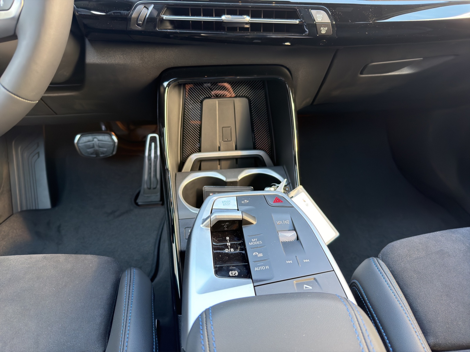 BMW iX1 xDrive 30 Ed. M Sport-image-15