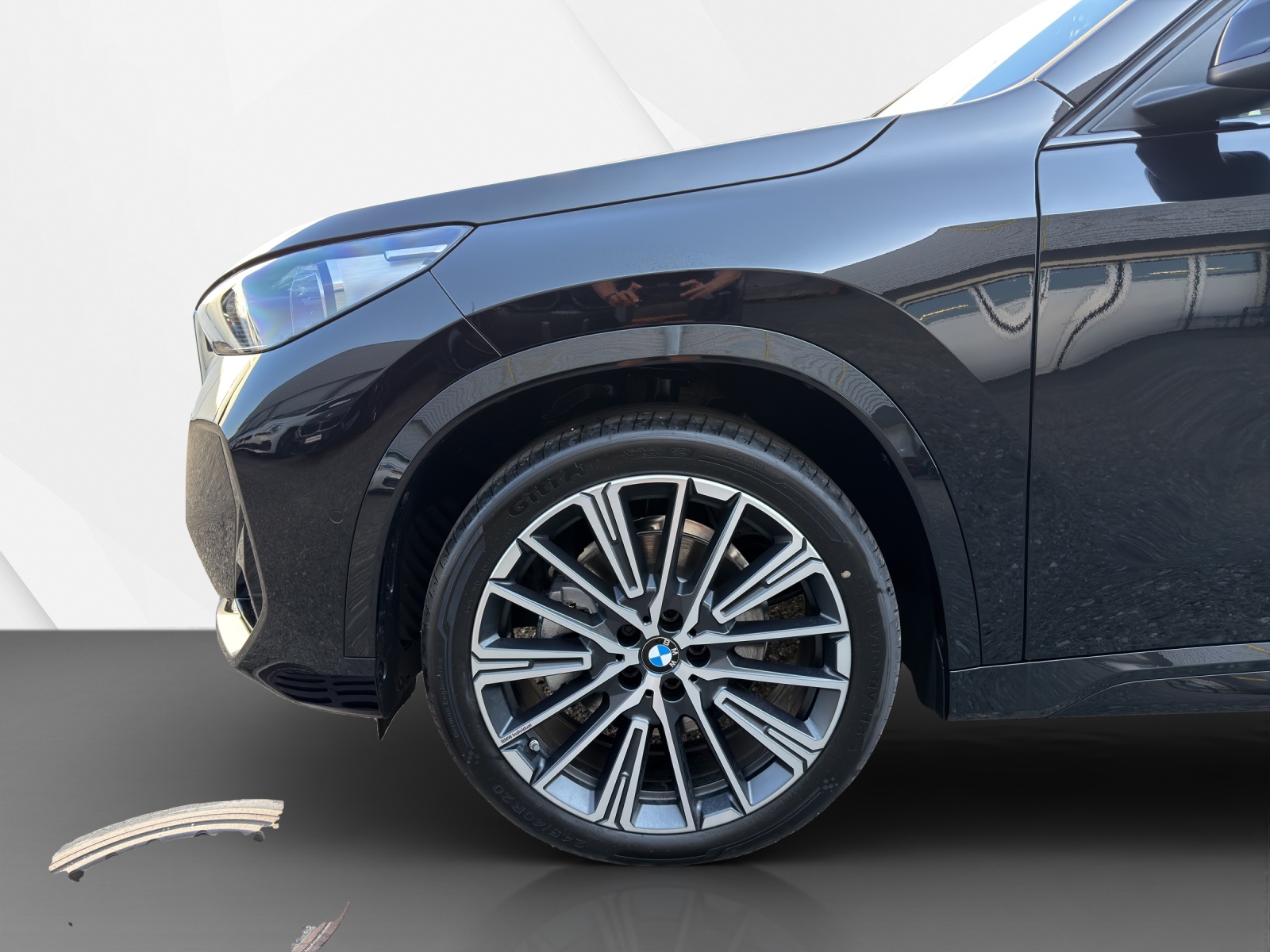 BMW iX1 xDrive 30 Ed. M Sport-image-10