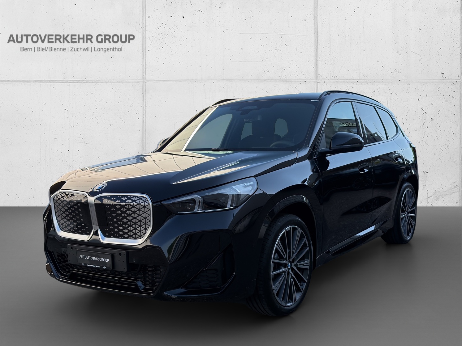 BMW iX1 xDrive 30 Ed. M Sport-image-0