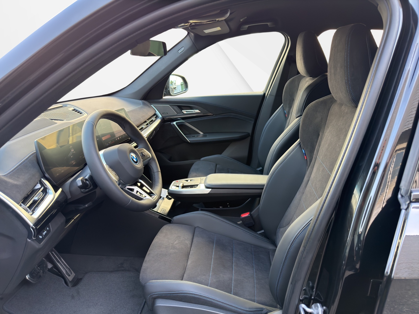 BMW iX1 xDrive 30 Ed. M Sport-image-11