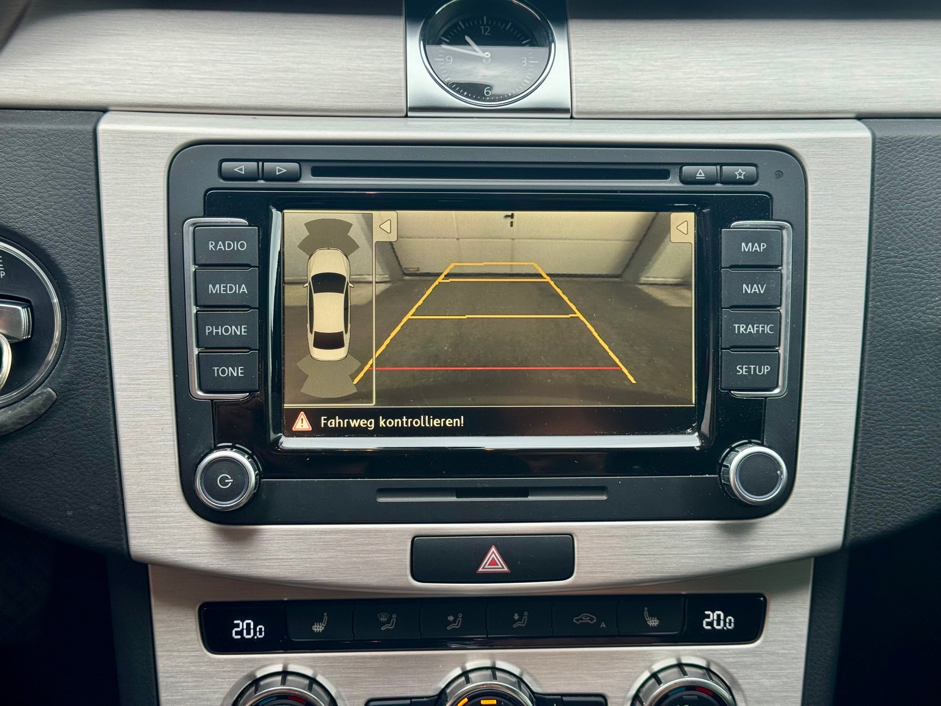 VW Passat 2.0 TDI BMT Highline 4Motion DSG * ab MFK & Service *-image-12