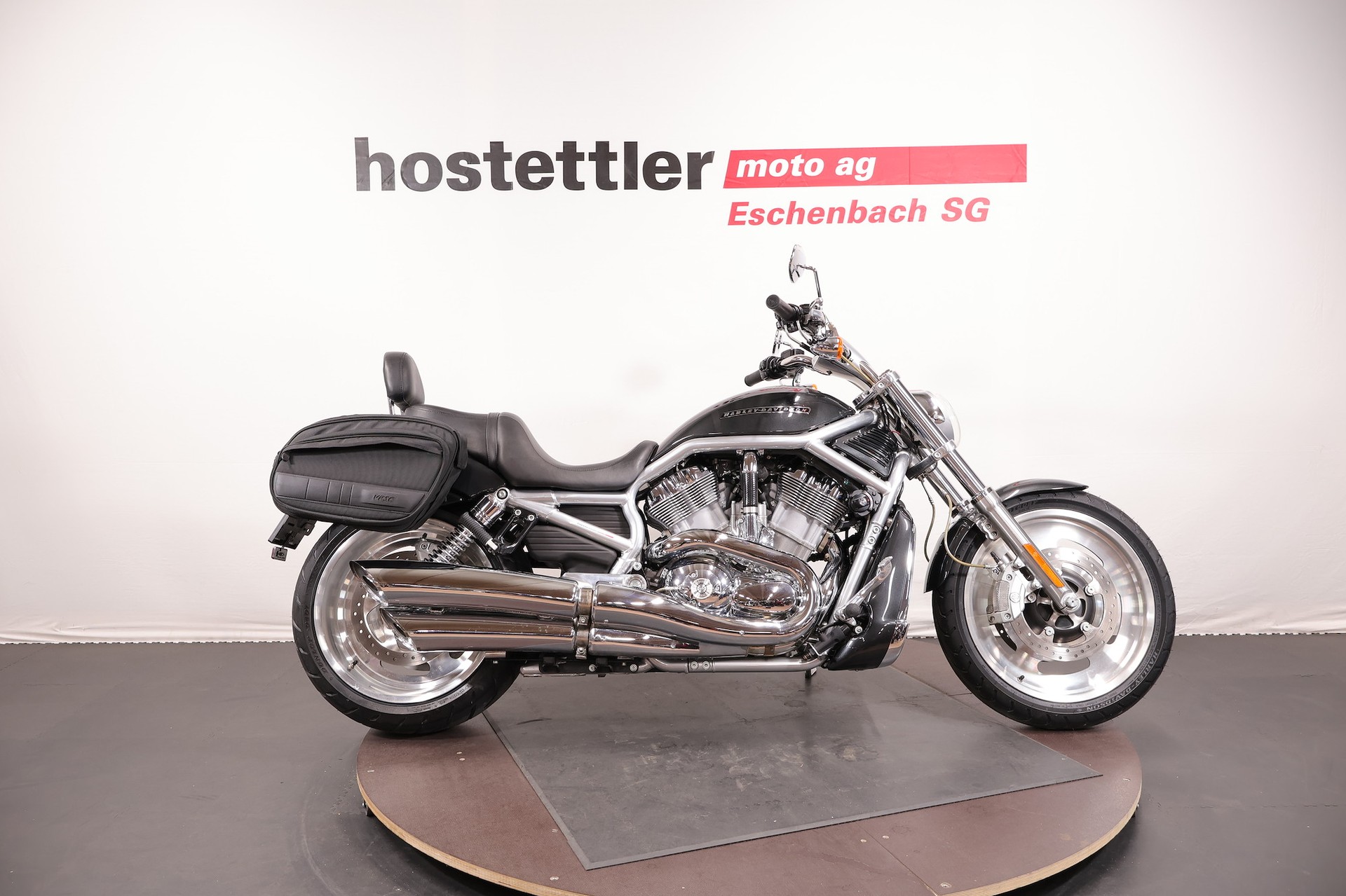 HARLEY-DAVIDSON VRSCAW 1130 V-Road-showroom-element-1