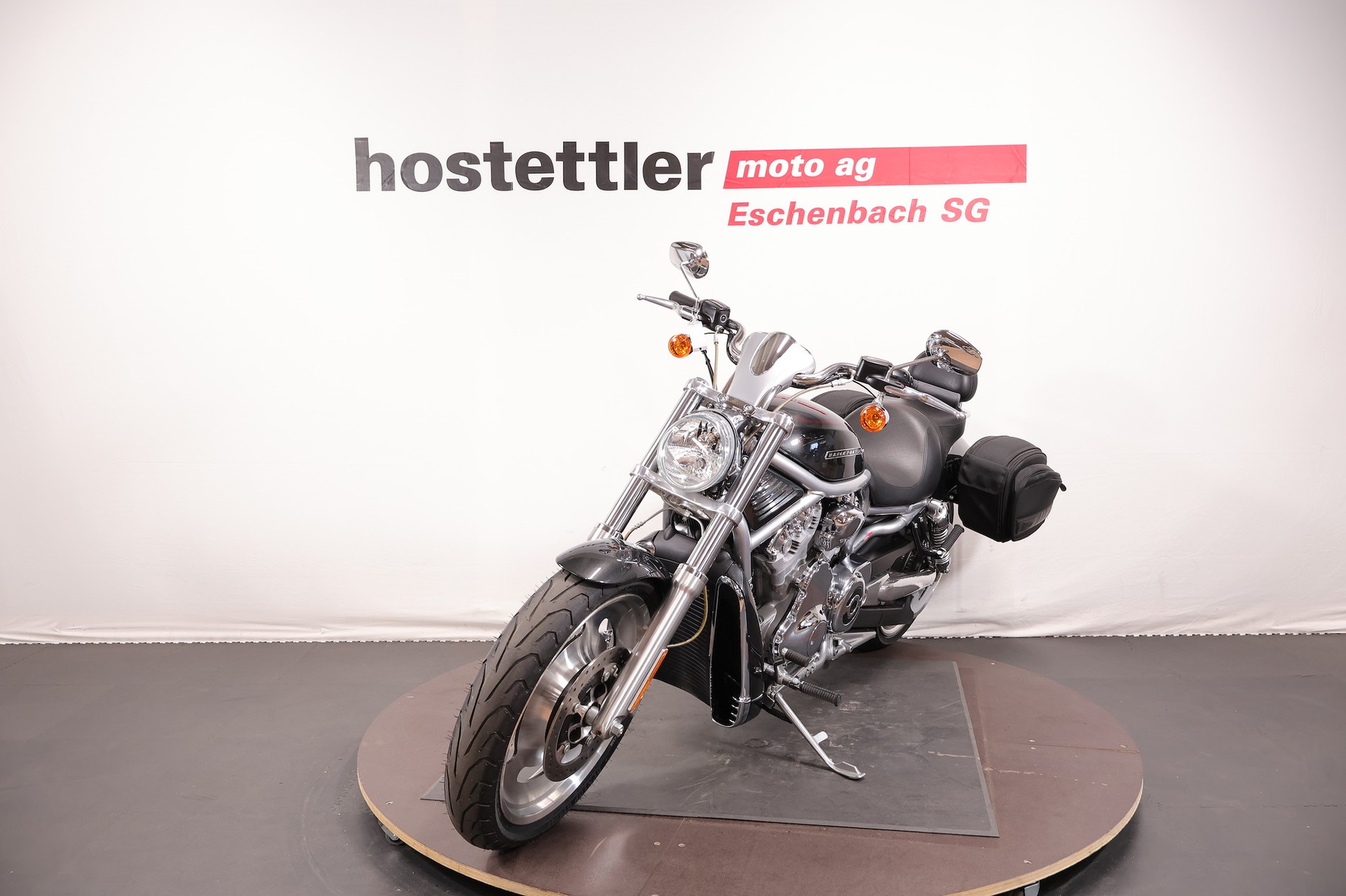 HARLEY-DAVIDSON VRSCAW 1130 V-Road-showroom-element-2