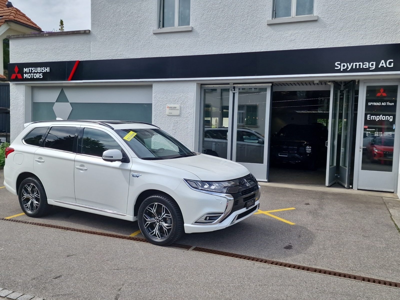 MITSUBISHI Outlander 2.4 PHEV Diamond S-Edition 4WD Automatic-image-14