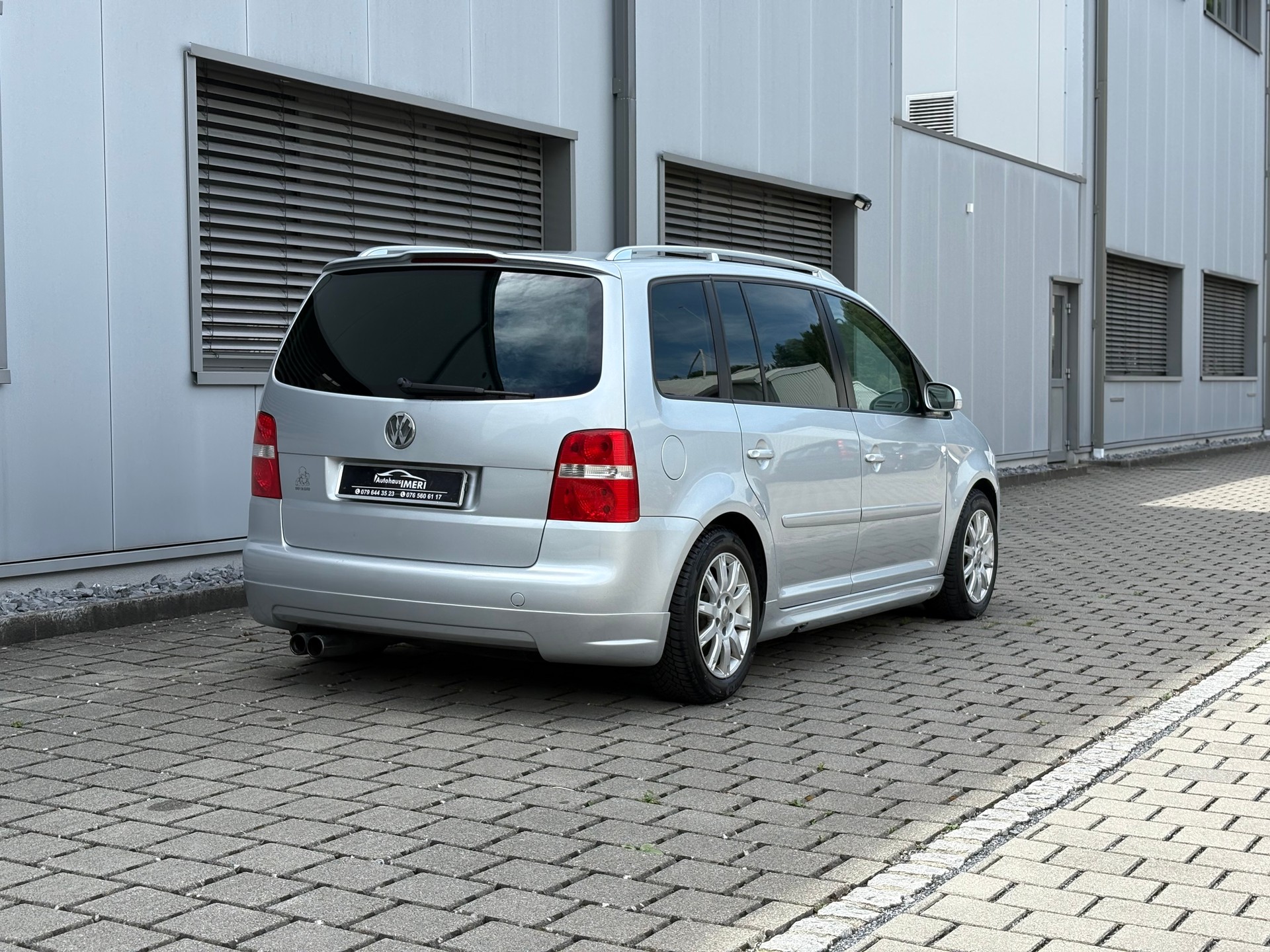 VW Touran 2.0 TDI Trendline-image-9