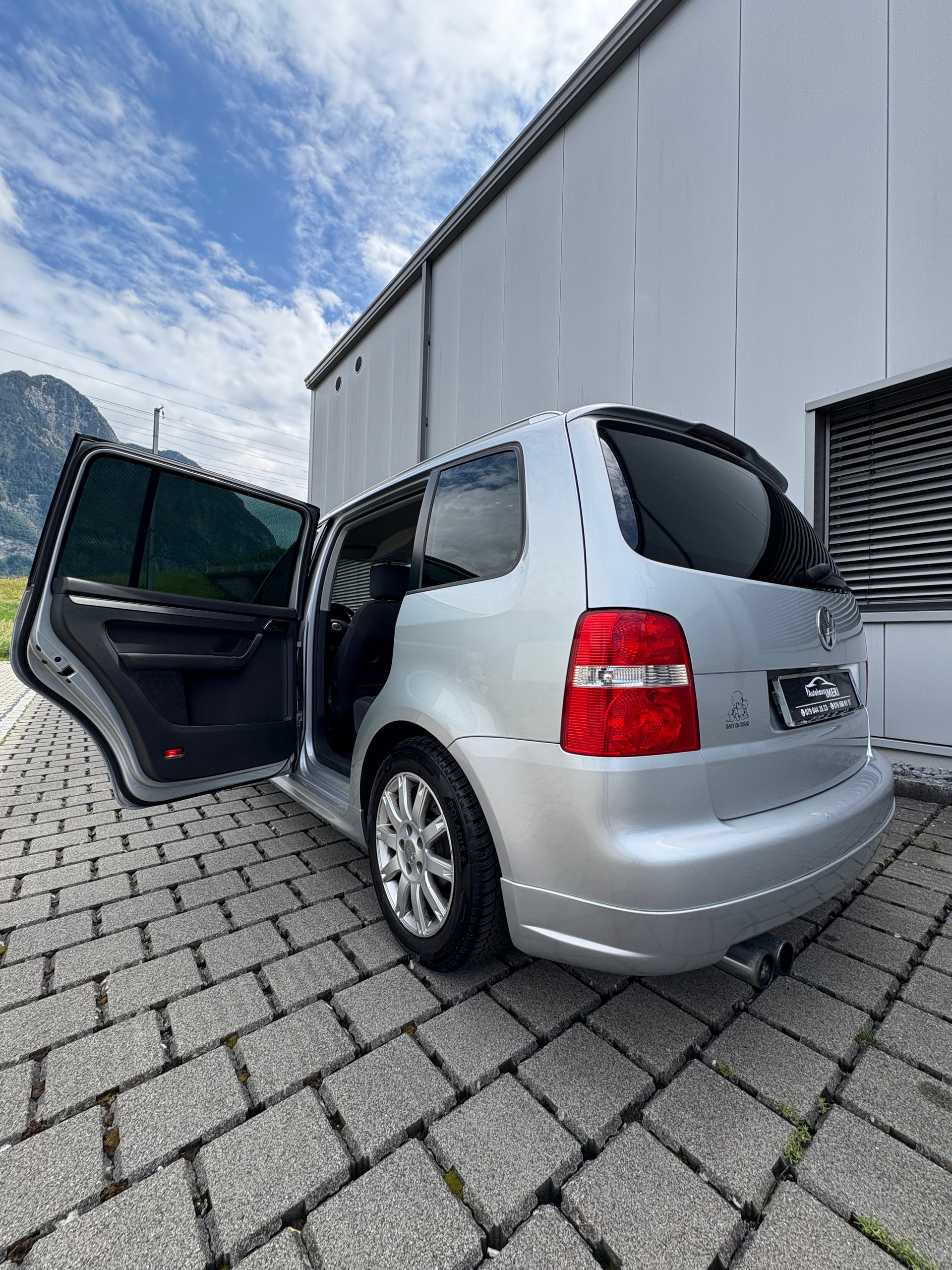 VW Touran 2.0 TDI Trendline-image-14