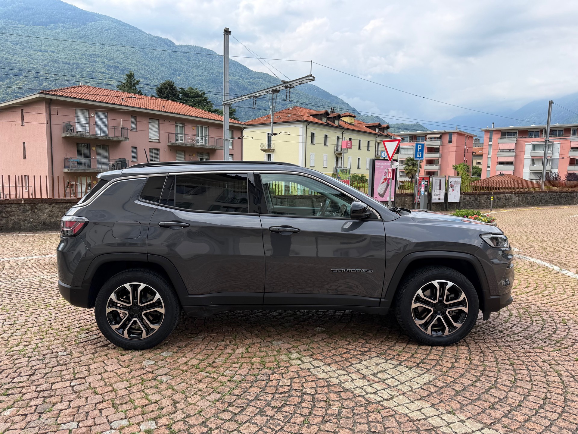 JEEP Compass 1.3 T PHEV Swiss Limited AWD-image-1