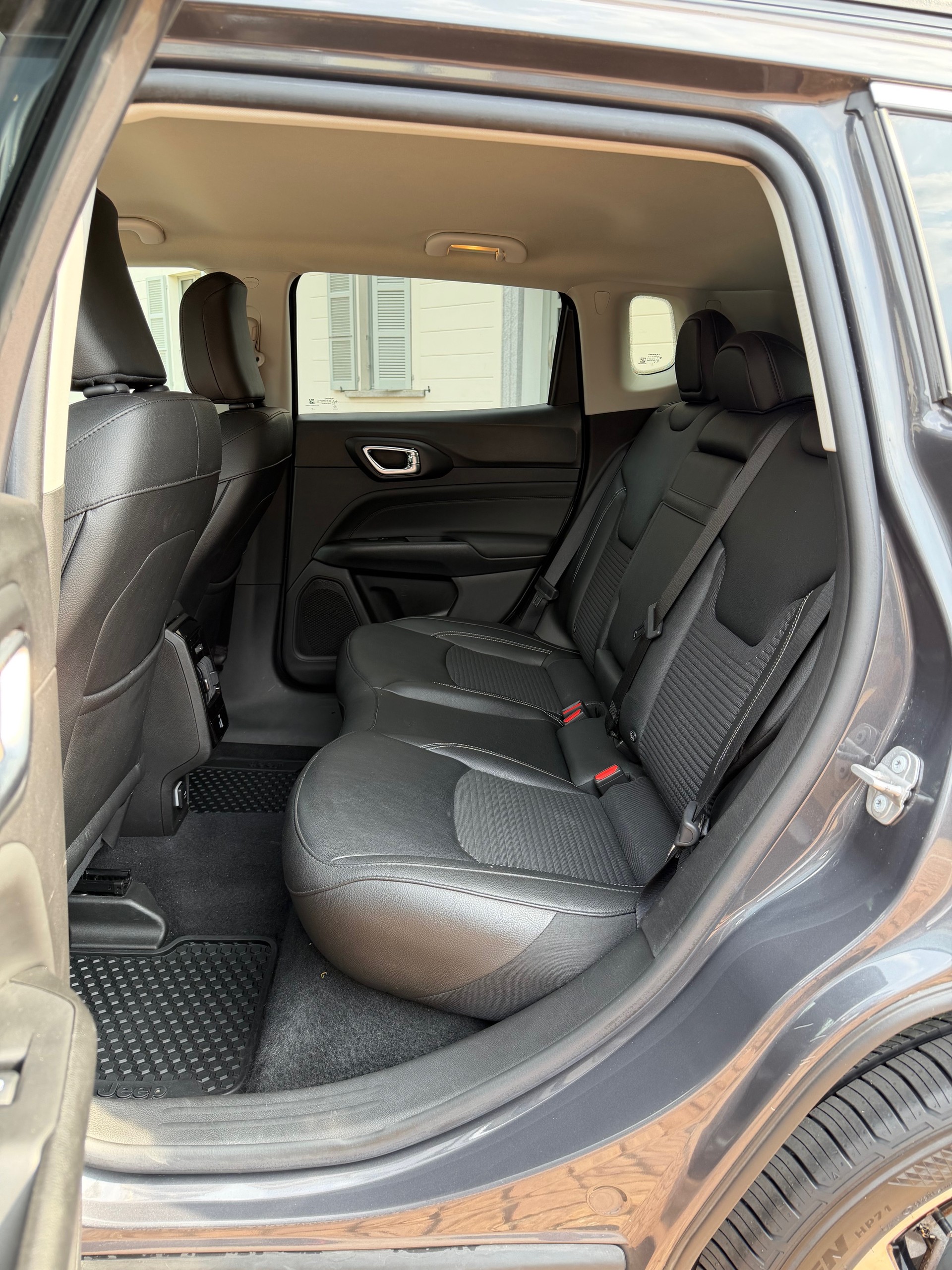 JEEP Compass 1.3 T PHEV Swiss Limited AWD-image-10