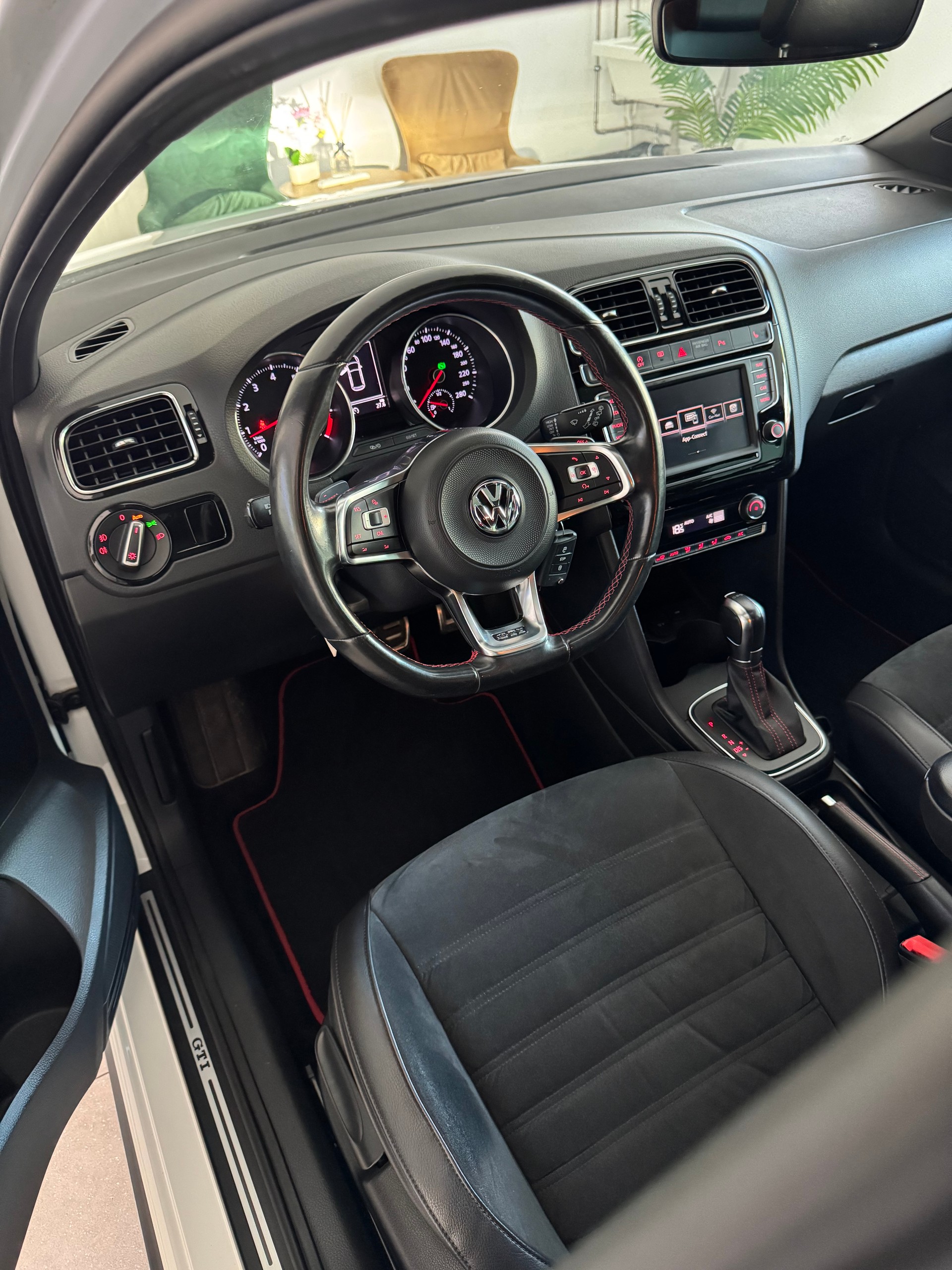 VW Polo 1.8 TSI GTI DSG*CH-Fahrzeug*Panoramadach*-image-10