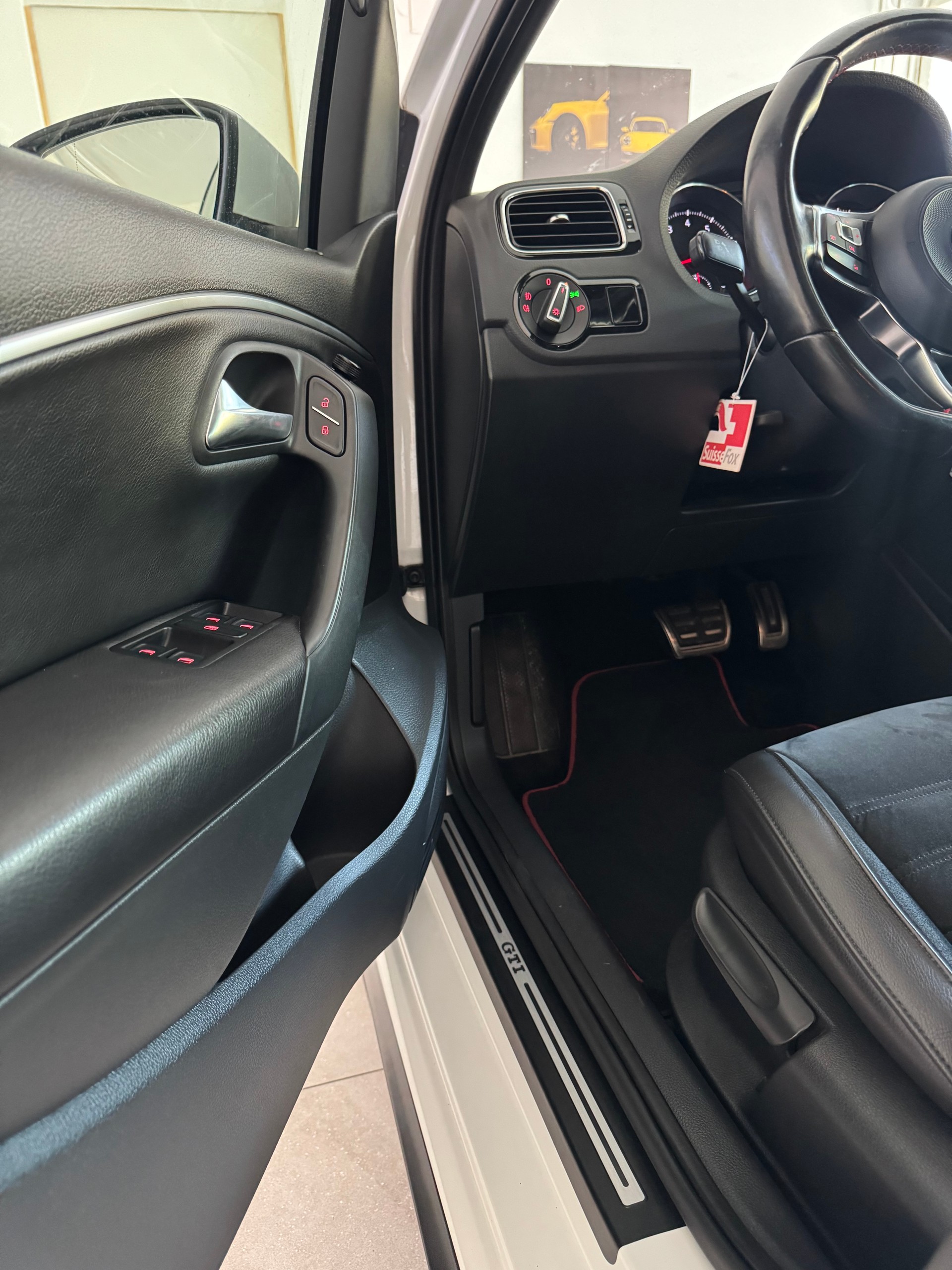 VW Polo 1.8 TSI GTI DSG*CH-Fahrzeug*Panoramadach*-image-9