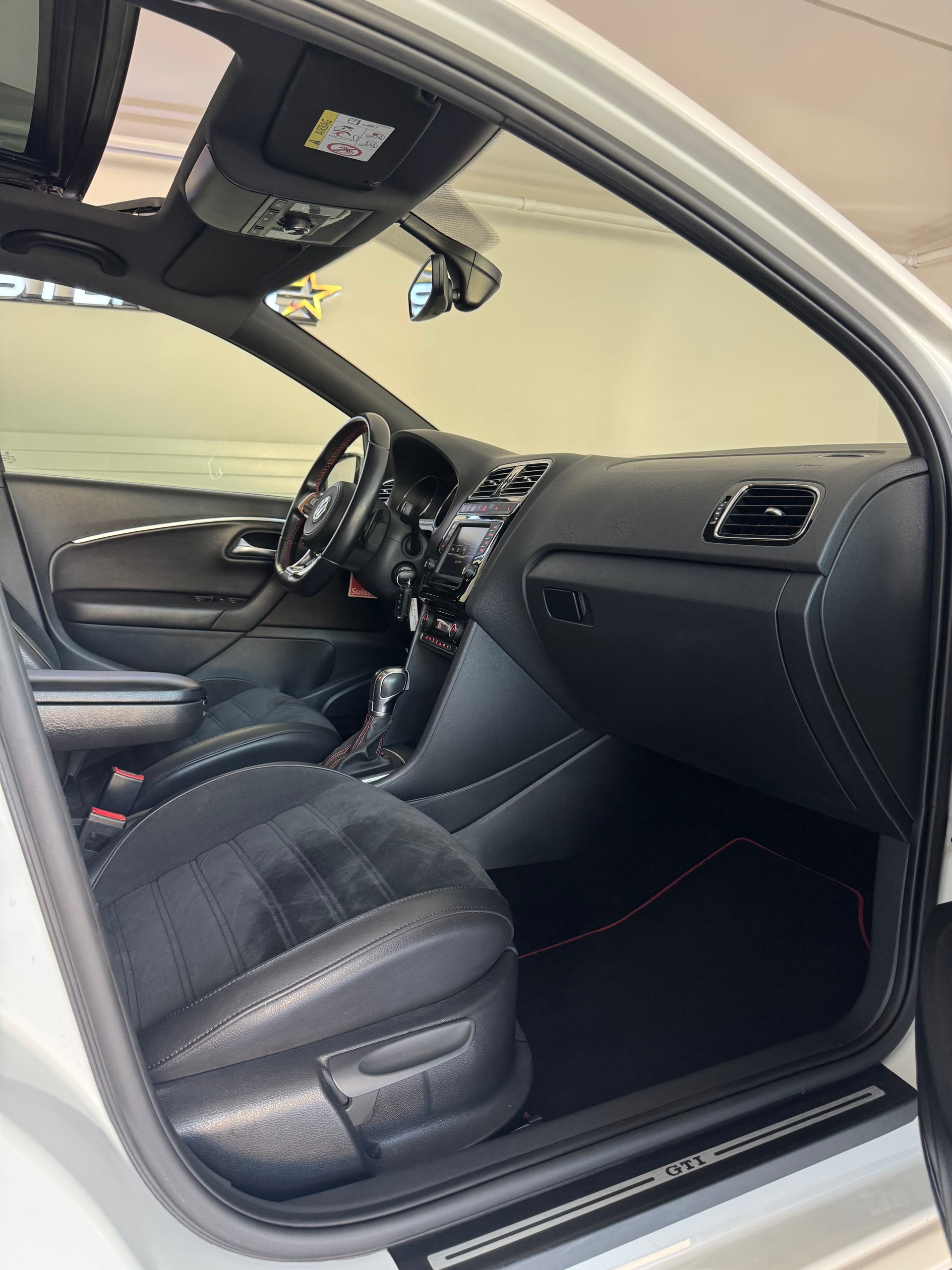VW Polo 1.8 TSI GTI DSG*CH-Fahrzeug*Panoramadach*-image-11
