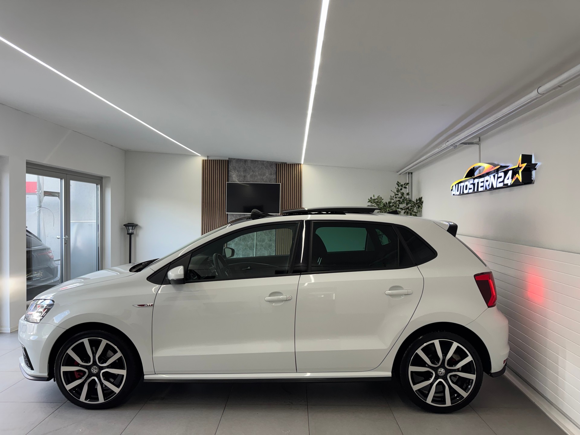 VW Polo 1.8 TSI GTI DSG*CH-Fahrzeug*Panoramadach*-image-6