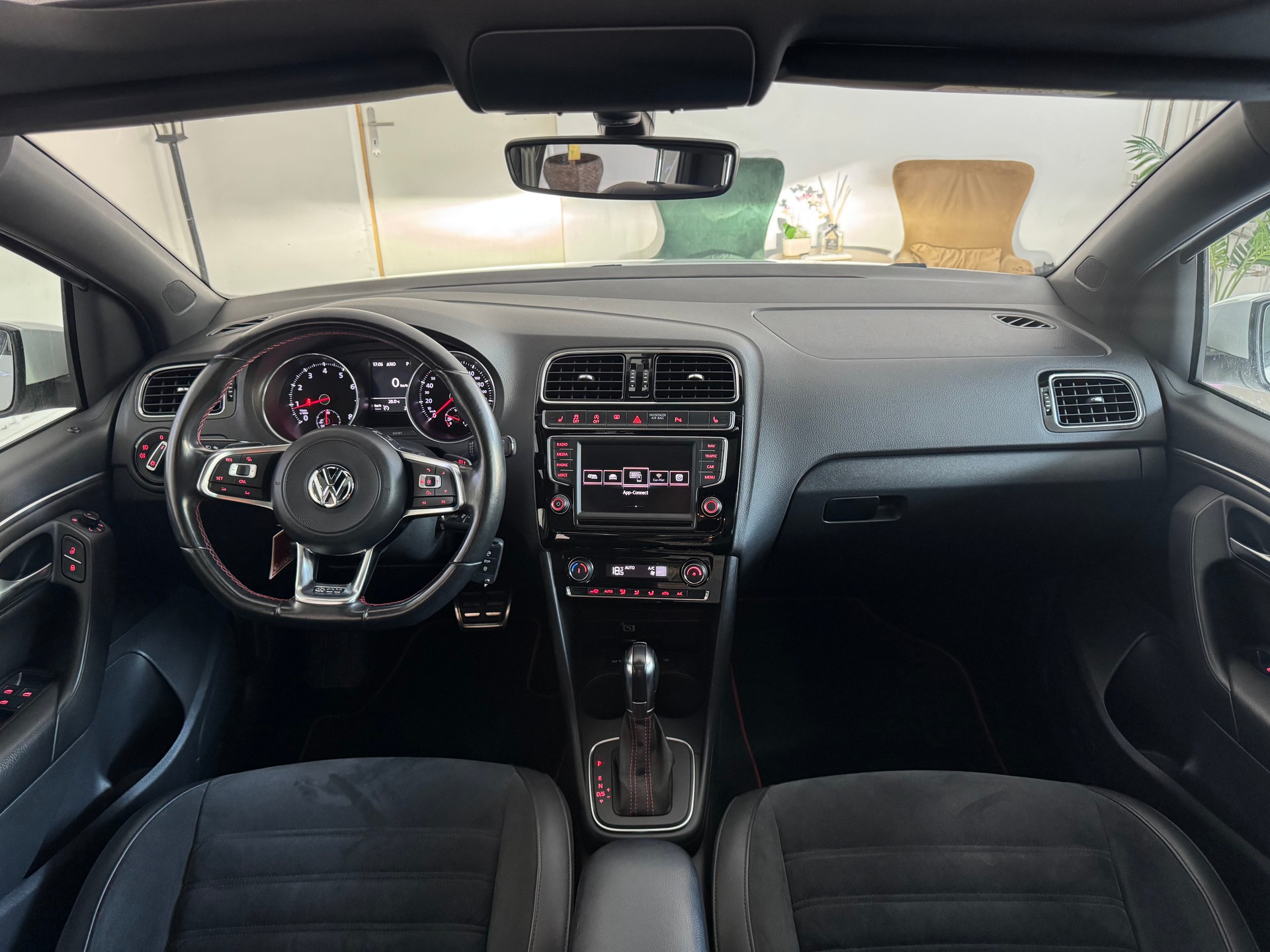 VW Polo 1.8 TSI GTI DSG*CH-Fahrzeug*Panoramadach*-image-8
