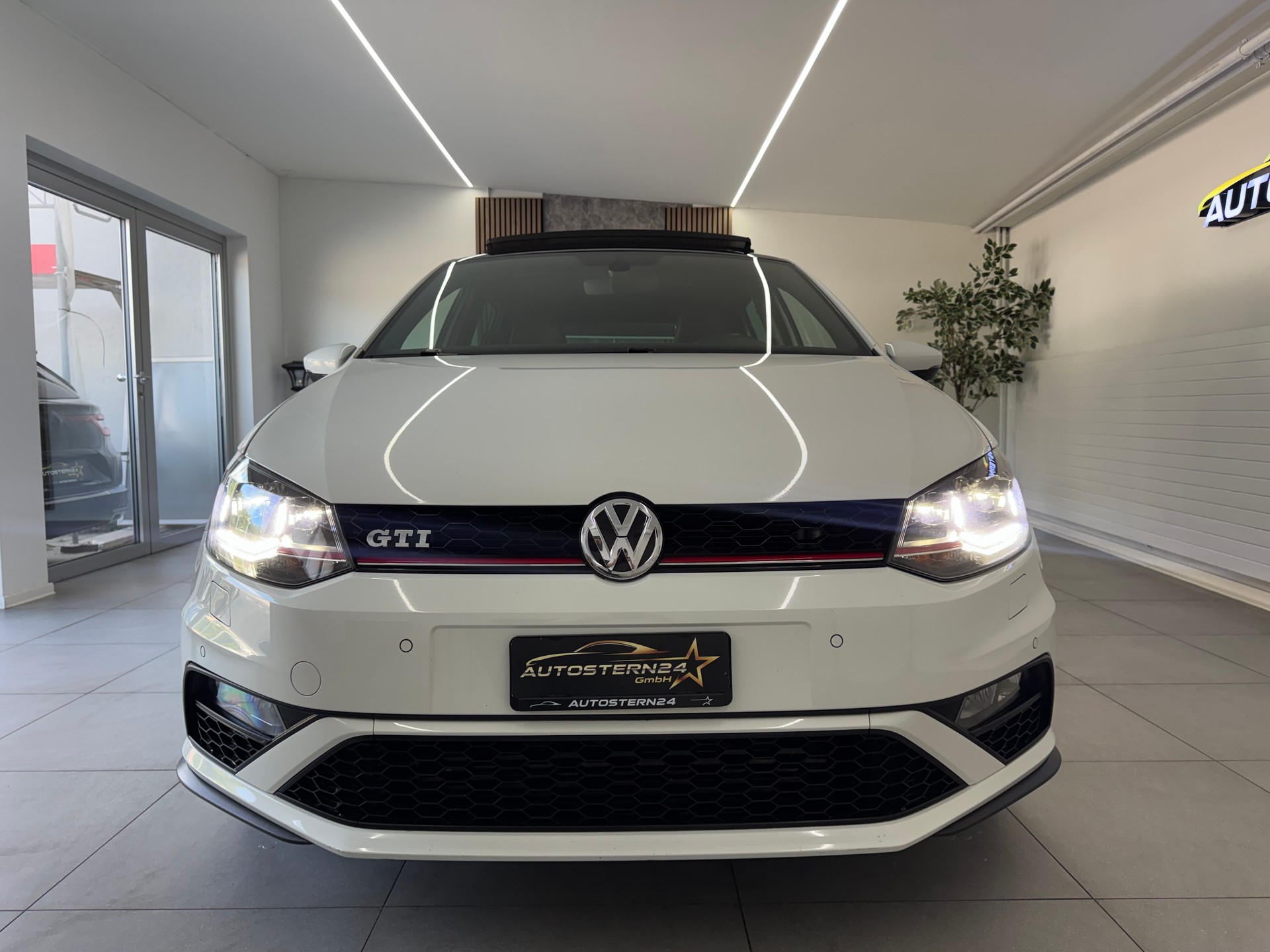 VW Polo 1.8 TSI GTI DSG*CH-Fahrzeug*Panoramadach*-image-2