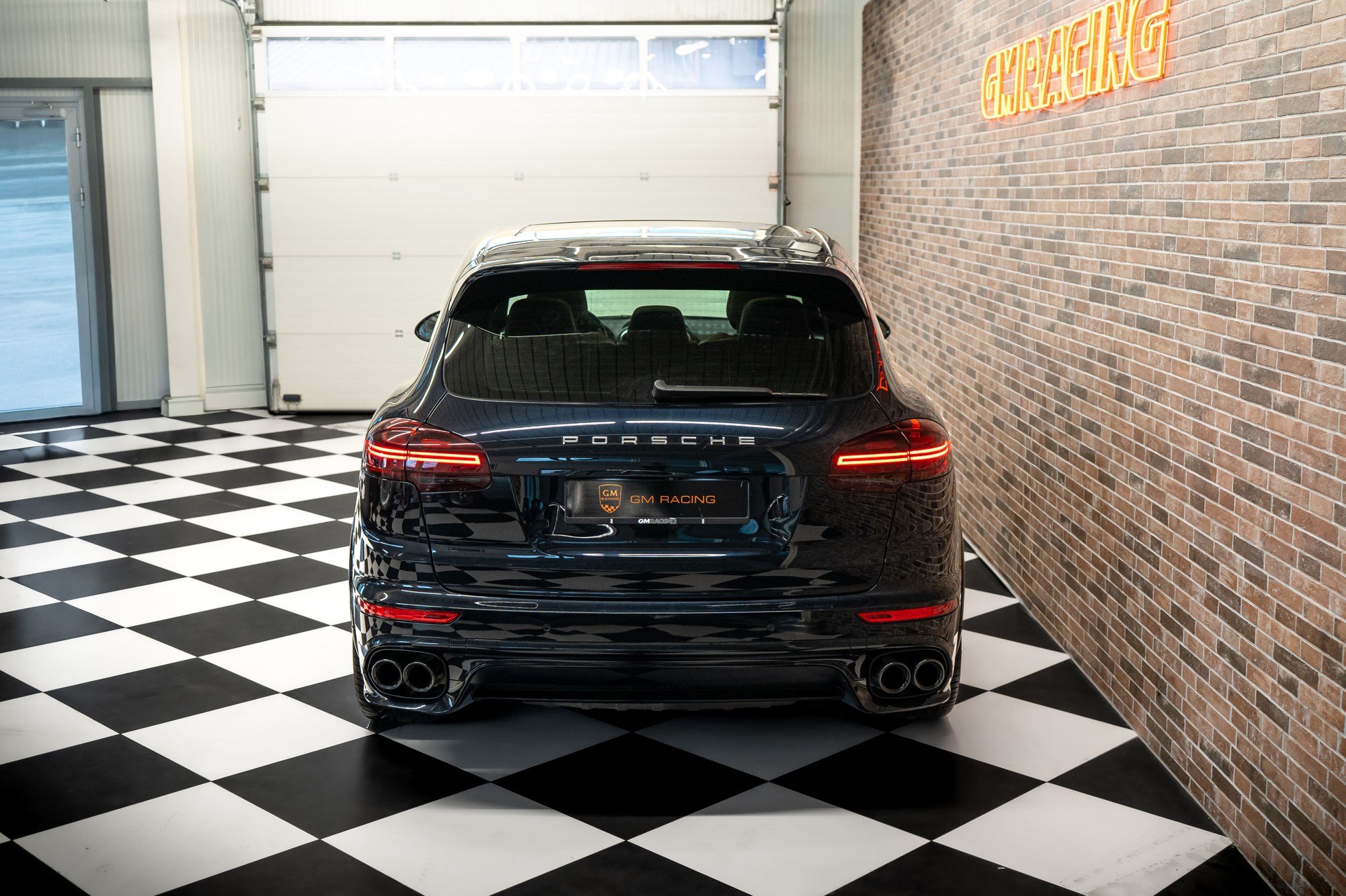 PORSCHE Cayenne S Diesel-image-3