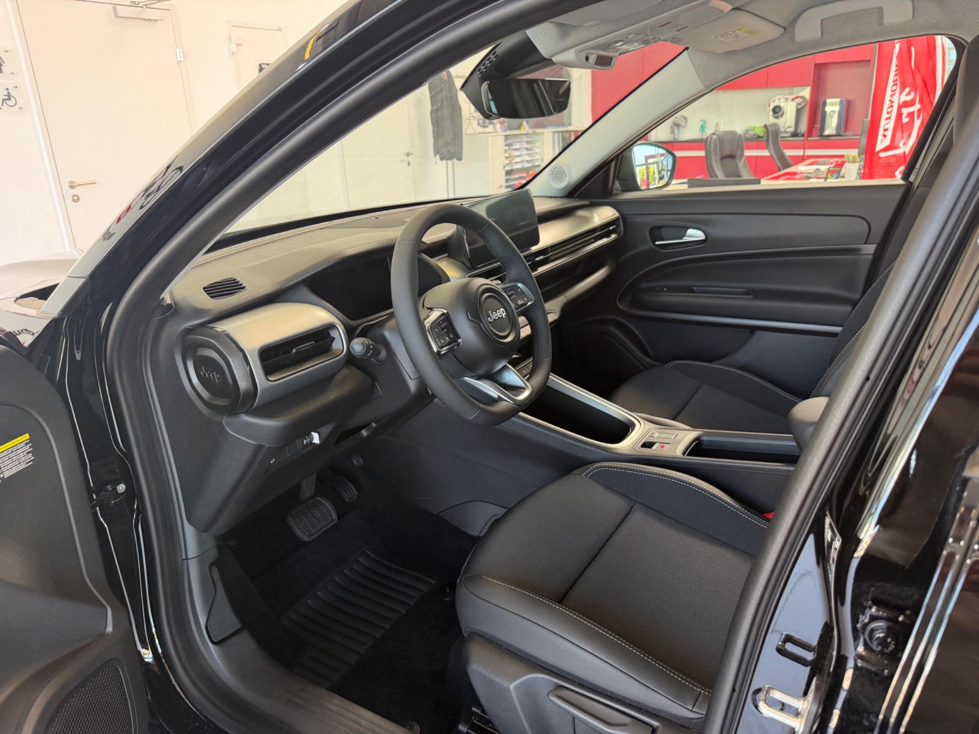 JEEP Avenger 1.2 Turbo MHEV Altitude-image-8
