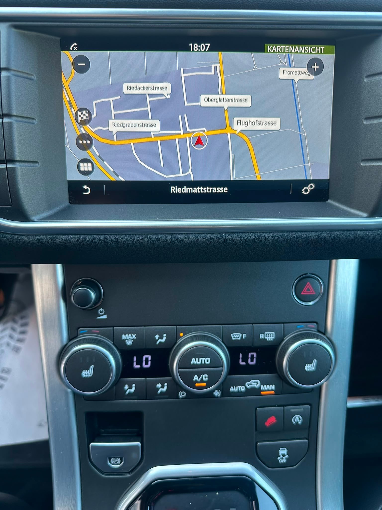 LAND ROVER Range Rover Evoque 2.0 TD4 SE Dynamic AT9-image-14