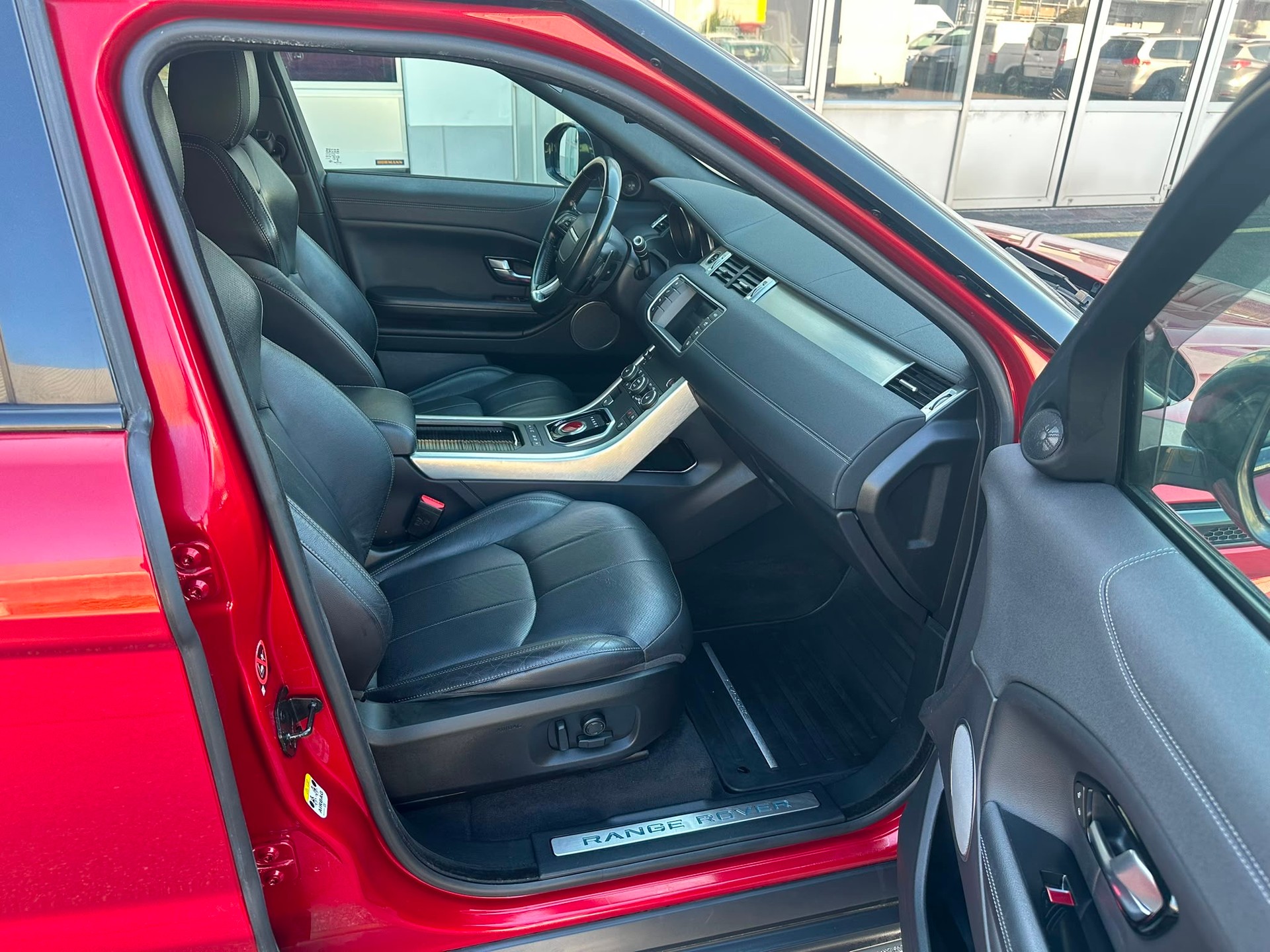LAND ROVER Range Rover Evoque 2.0 TD4 SE Dynamic AT9-image-13