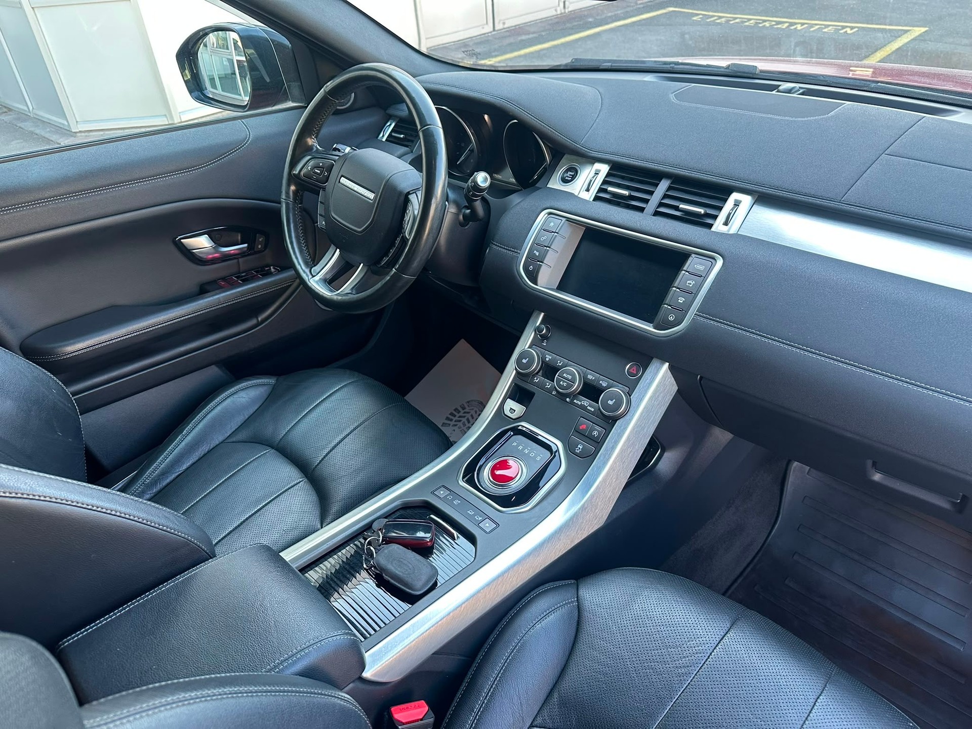 LAND ROVER Range Rover Evoque 2.0 TD4 SE Dynamic AT9-image-15