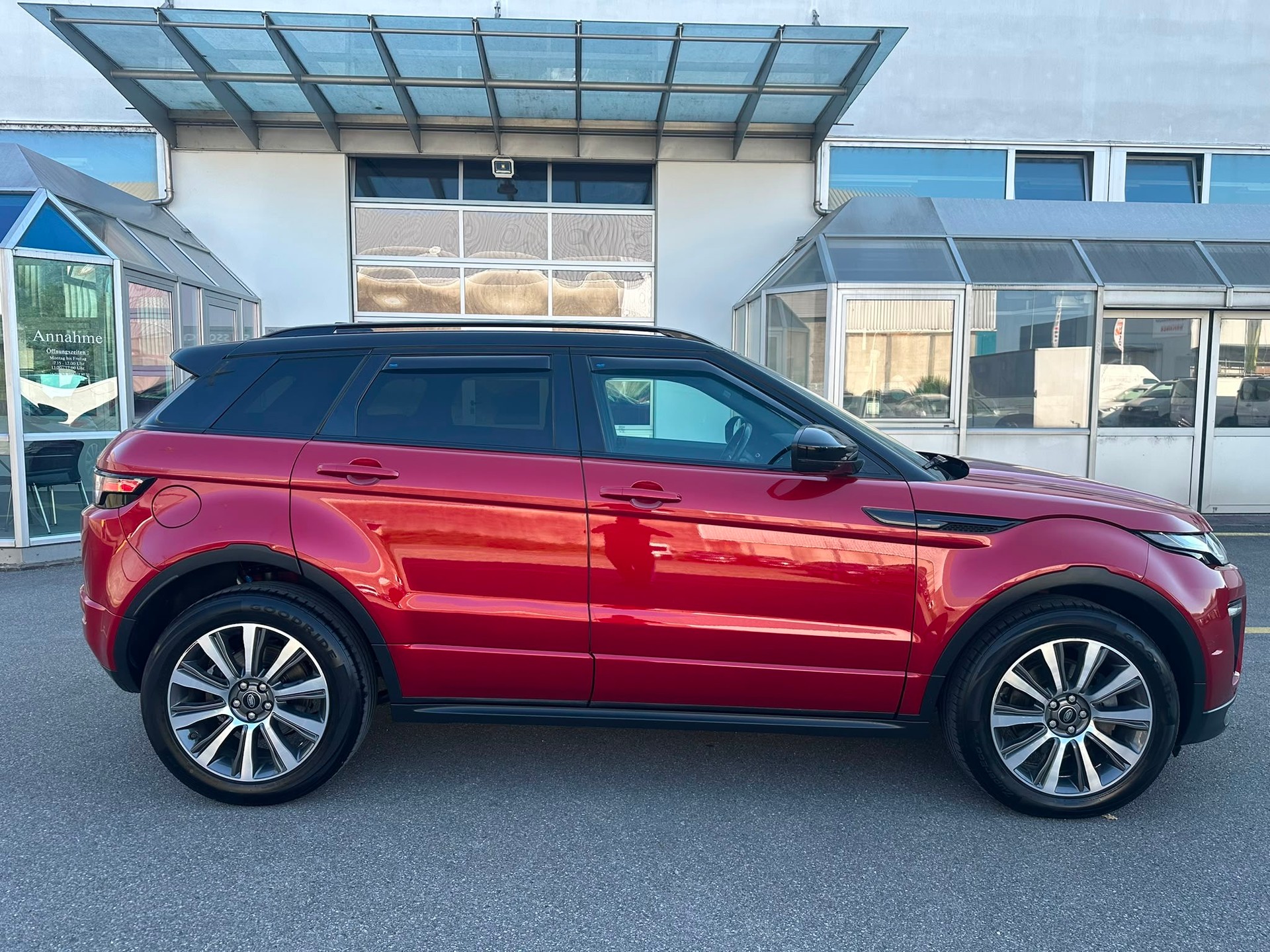 LAND ROVER Range Rover Evoque 2.0 TD4 SE Dynamic AT9-image-4