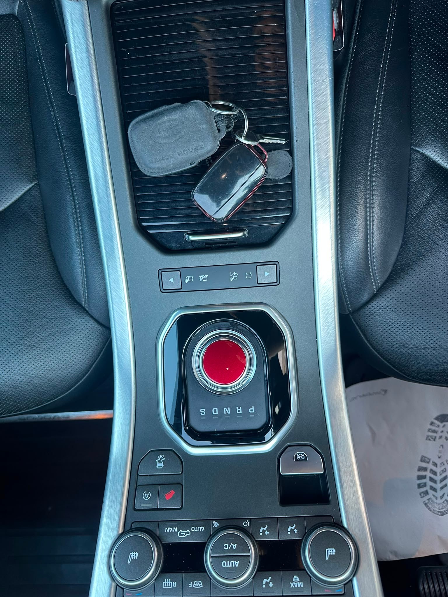 LAND ROVER Range Rover Evoque 2.0 TD4 SE Dynamic AT9-image-18