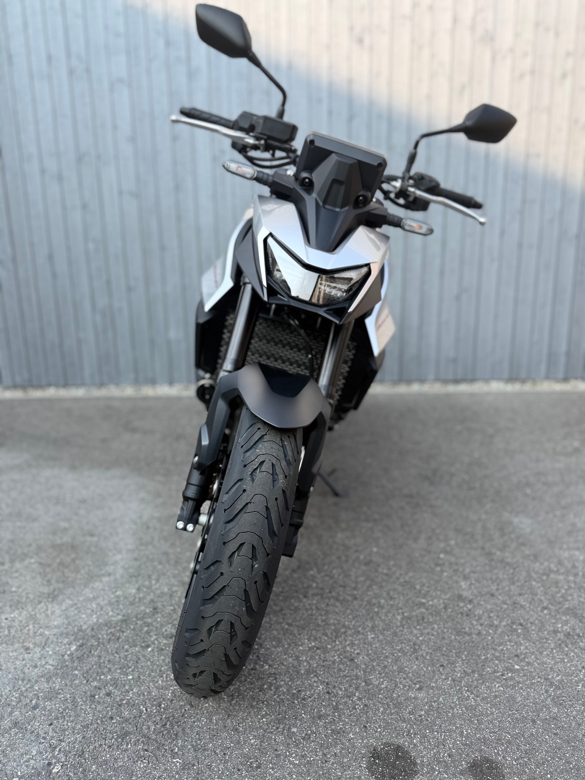 HONDA CB 750 Hornet E-Clutch-showroom-element-1