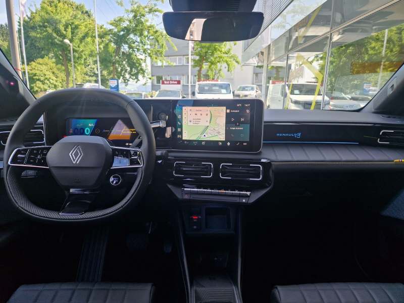 RENAULT R4 E-Tech Comfort Range plein sud iconic-image-8