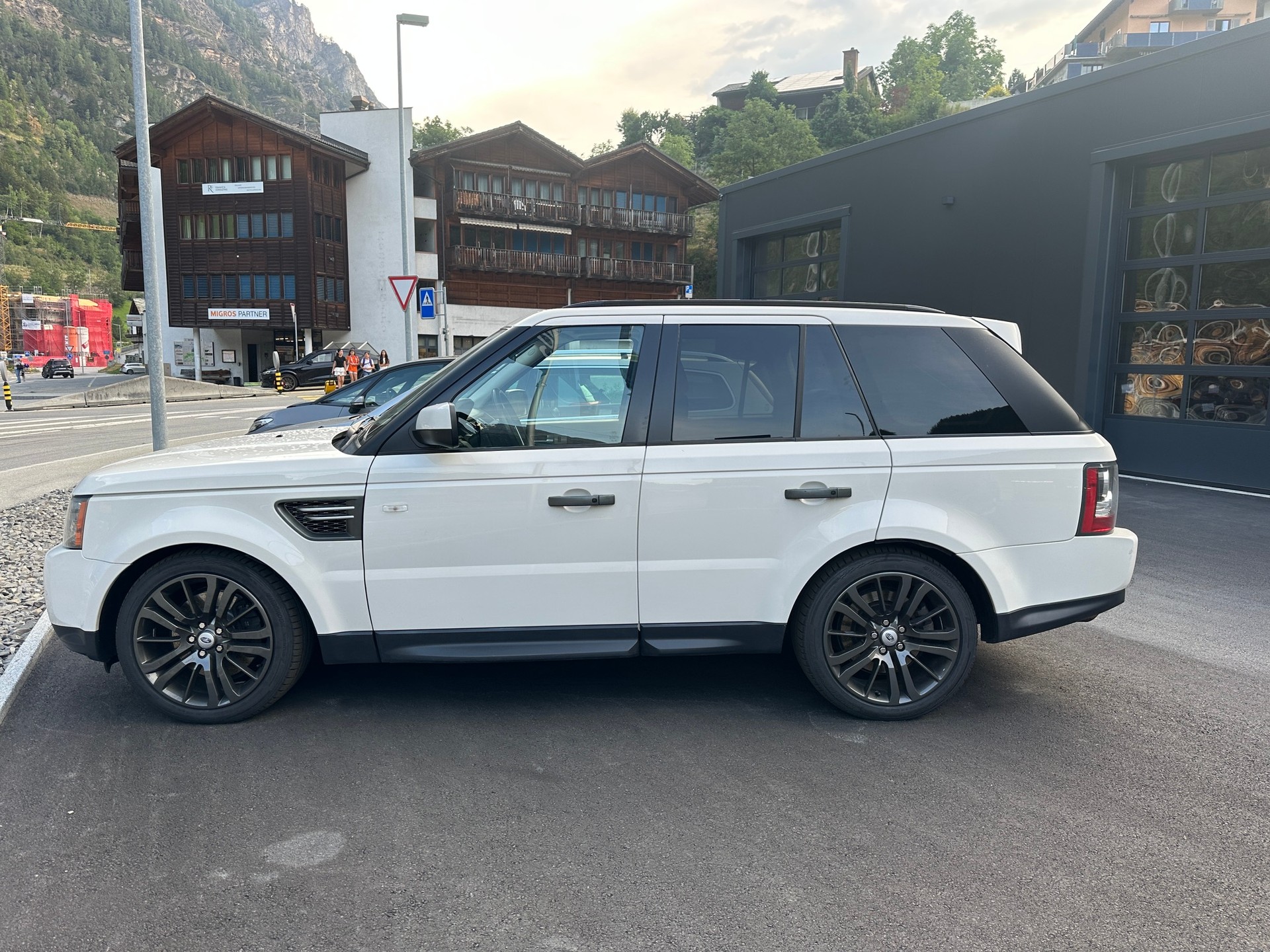 LAND ROVER Range Rover Sport 3.6 Td8 HSE Automatic-image-3
