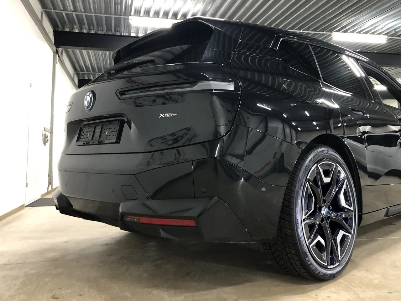 BMW iX xDrive50 Full-Black M-Sport 524PS / Vollausstattung-image-5