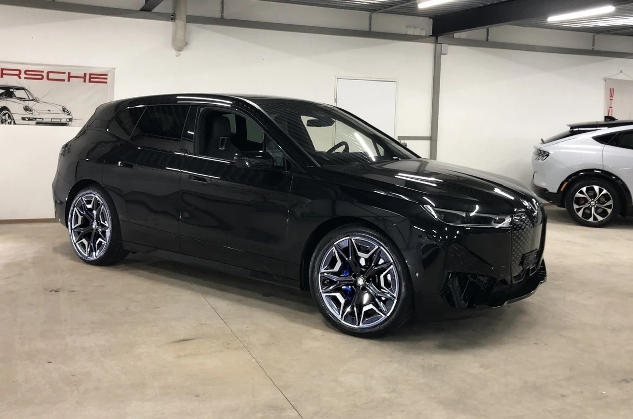BMW iX xDrive50 Full-Black M-Sport 524PS / Vollausstattung-image-2