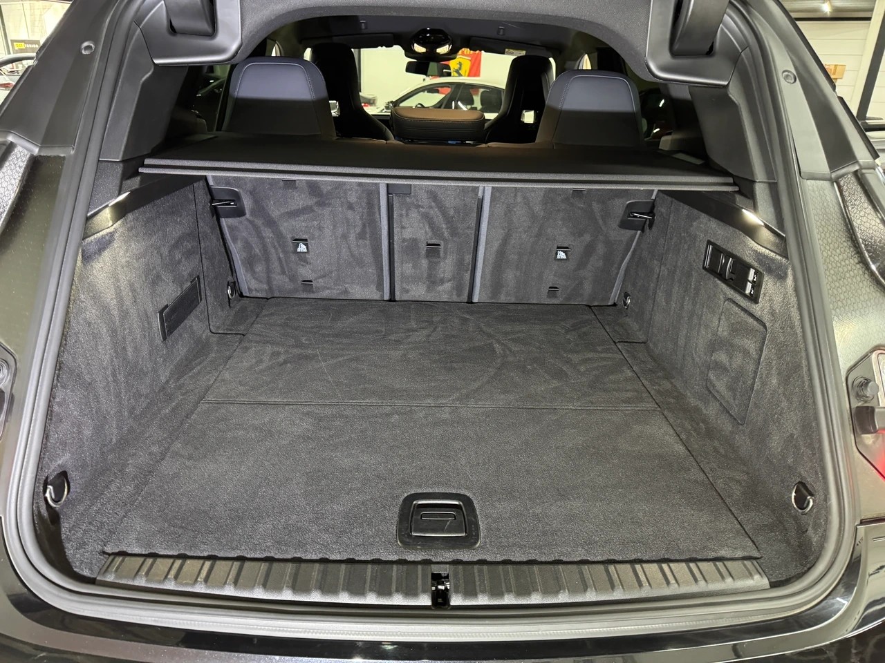 BMW iX xDrive50 Full-Black M-Sport 524PS / Vollausstattung-image-6