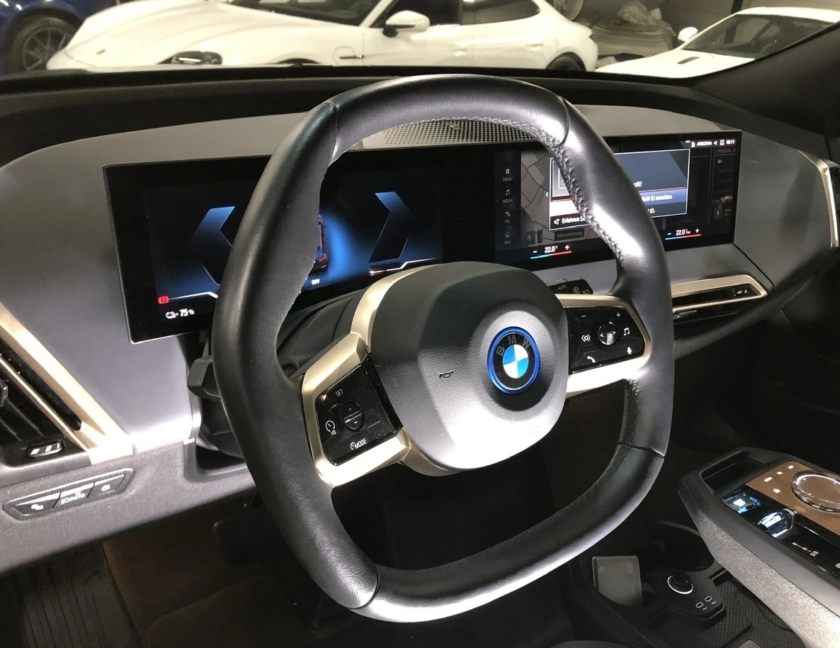 BMW iX xDrive50 Full-Black M-Sport 524PS / Vollausstattung-image-10