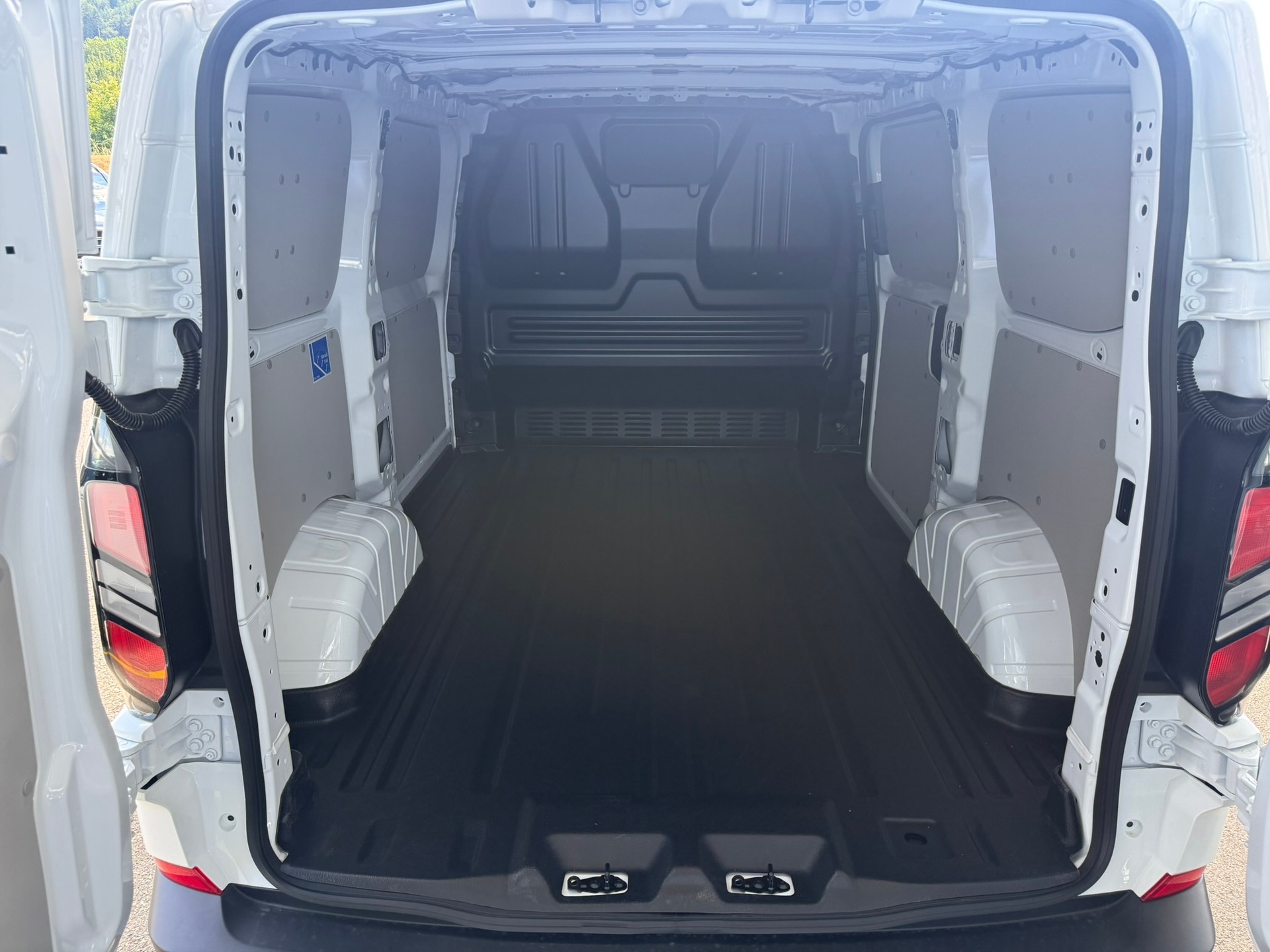 FORD Transit Custom Van 280 L1H1 Trend-image-6