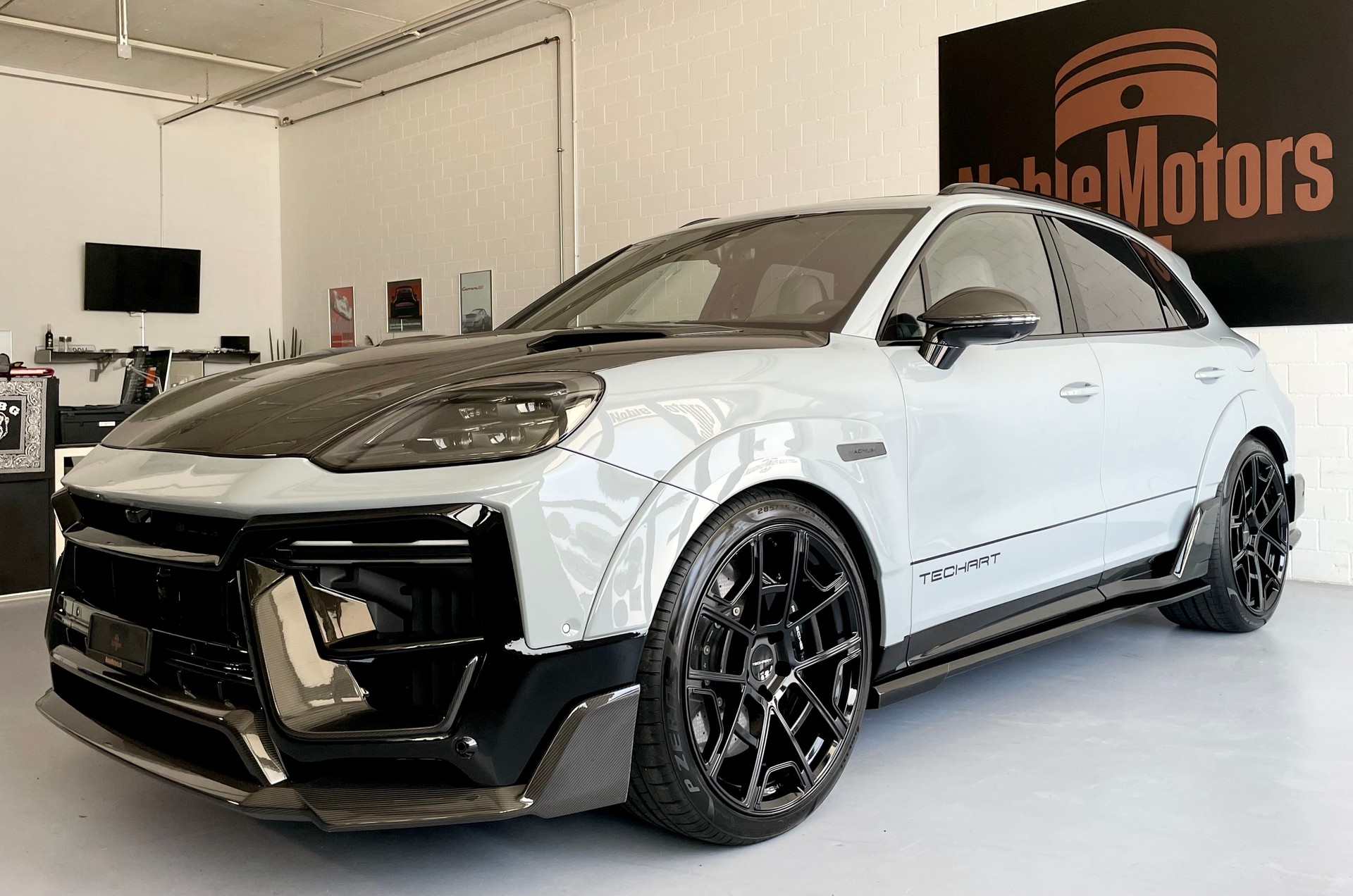 PORSCHE MAGNUM turbo E-Hybrid by TECHART - CH Zulassung aus 1. Hand-image-3