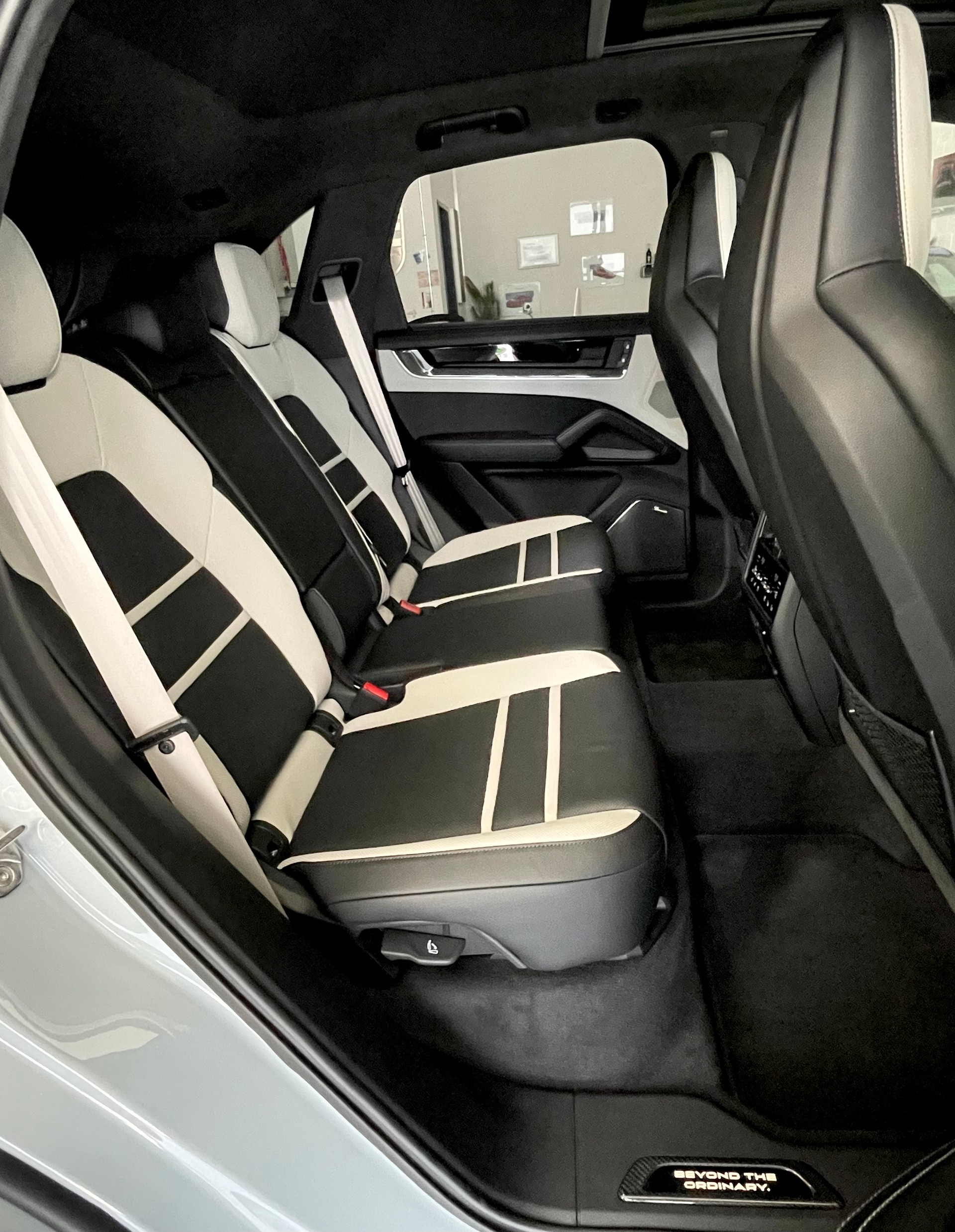 PORSCHE MAGNUM turbo E-Hybrid by TECHART - CH Zulassung aus 1. Hand-image-27