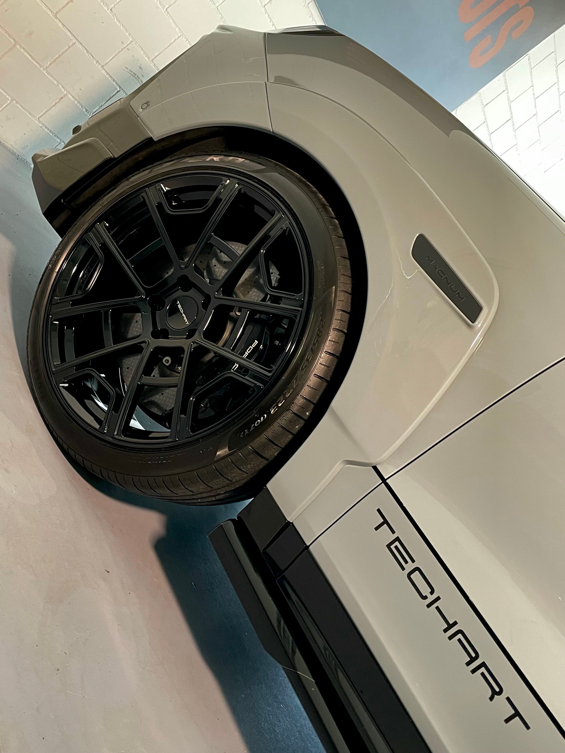 PORSCHE MAGNUM turbo E-Hybrid by TECHART - CH Zulassung aus 1. Hand-image-12